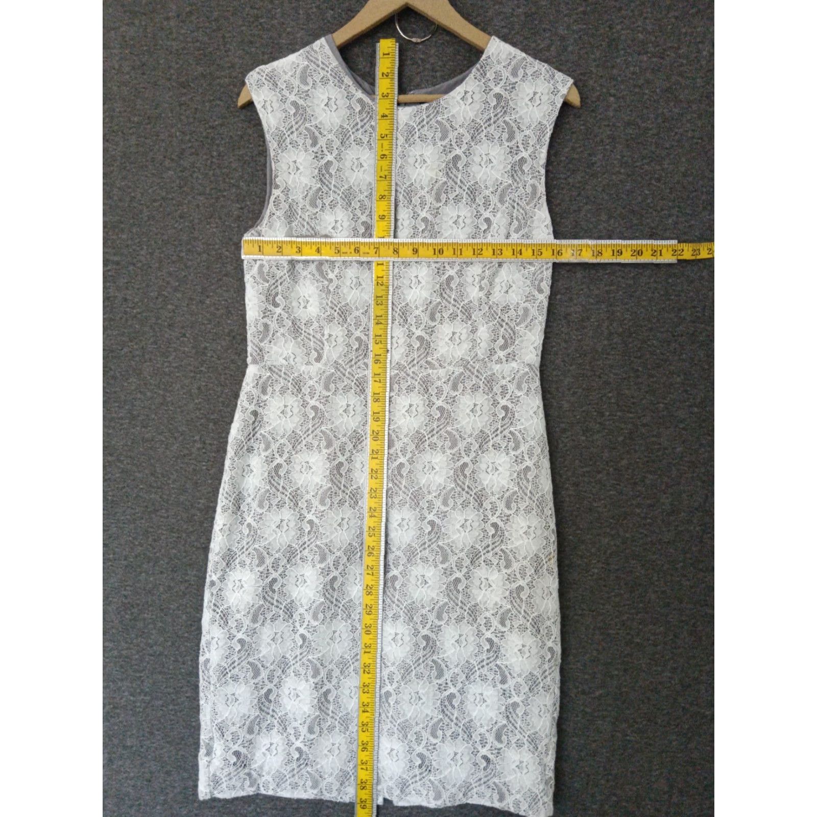 Banana Republic VINTAGE Banana Republic Lace Sheath Sleeveless Women's Round Neck Dress 10 White Midi Floral Lace Zip Lined Party Wedding Spring Summer Adult Womens Size L / US 10 / IT 46 - 4 Thumbnail