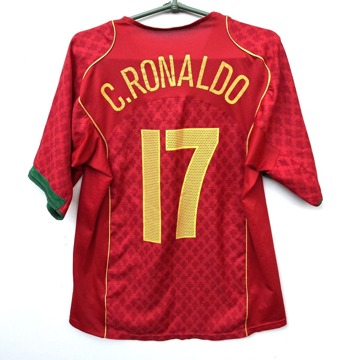 Nike NIKE 2004 CRISTIANO RONALDO PORTUGAL soccer kersey football Size US S / EU 44-46 / 1 - 9 Thumbnail