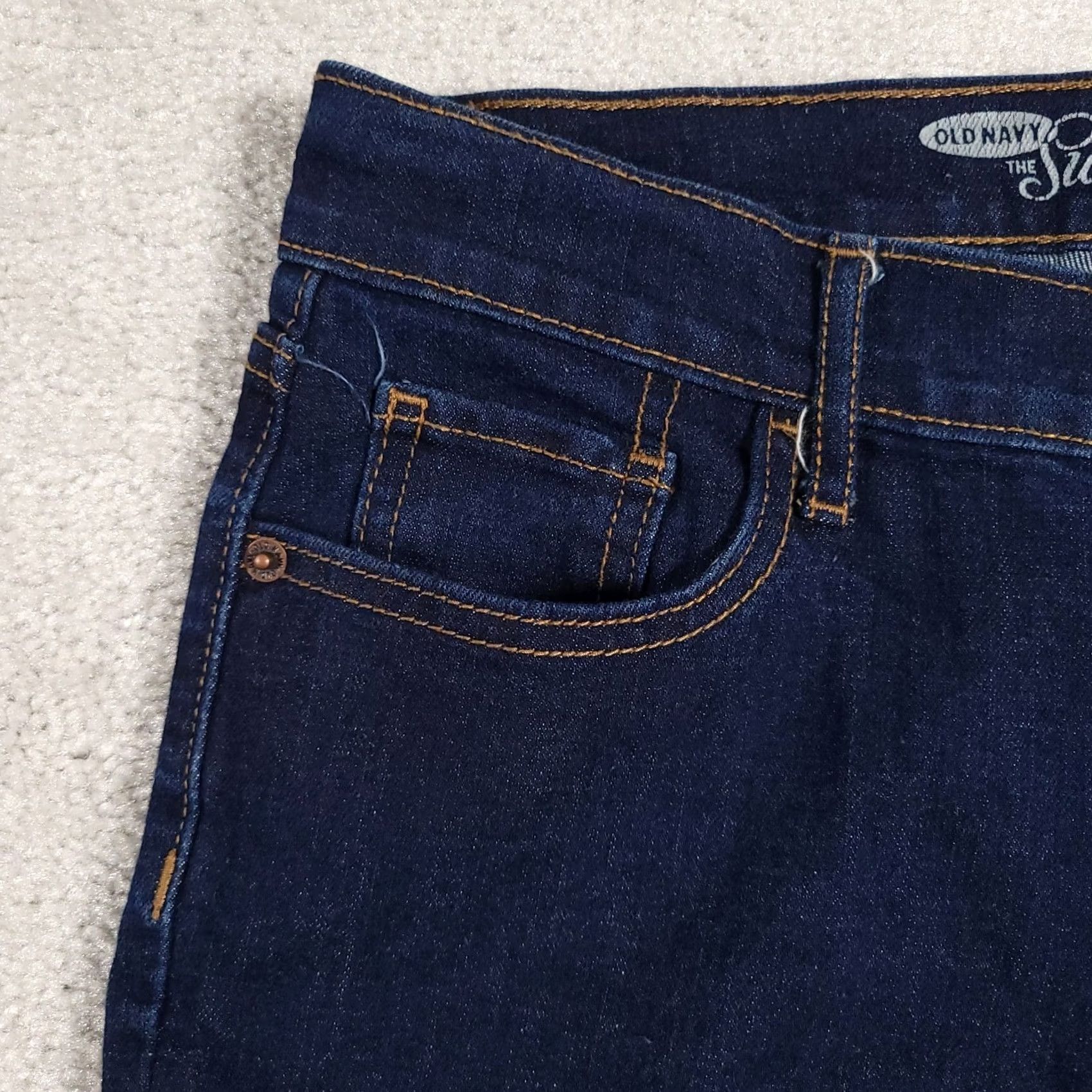 Old Navy Old Navy Jeans Capris The Sweetheart Denim Capri Pants Womens 4 Dark Wash Stretch Cuffed Jeans Regular 4 Blue Women Mens? Size 27" / US 4 / IT 40 - 4 Thumbnail