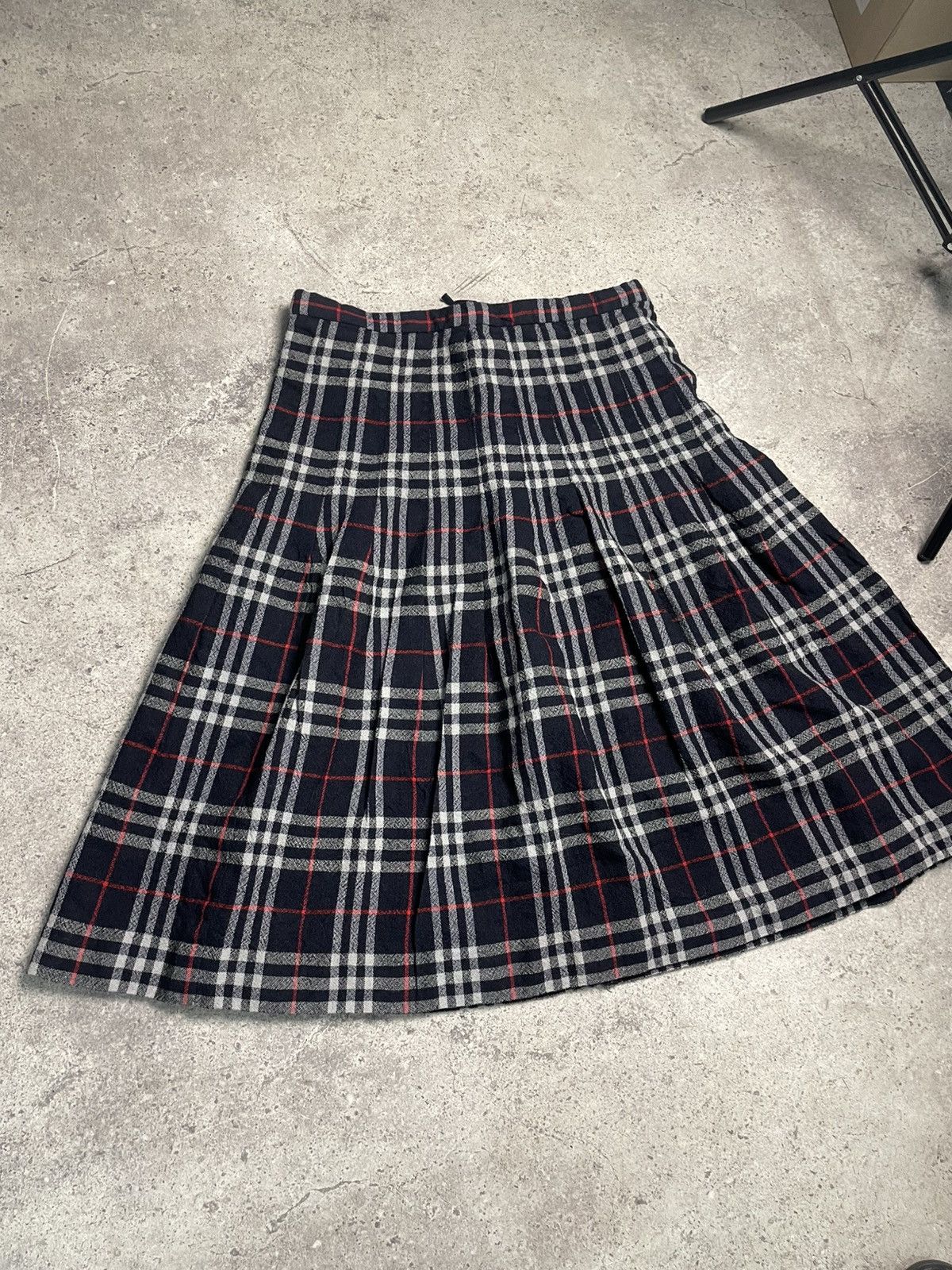 Burberry Vintage 90s Burberry’s Nova Check Wool Skirt Size 34" / US 12 / IT 48 - 3 Thumbnail