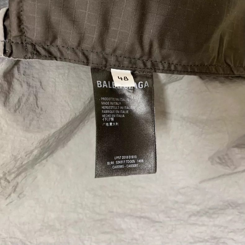 Balenciaga Balenciaga Black and grey patchwork chest logo assault jack Size US M / EU 48-50 / 2 - 4 Thumbnail