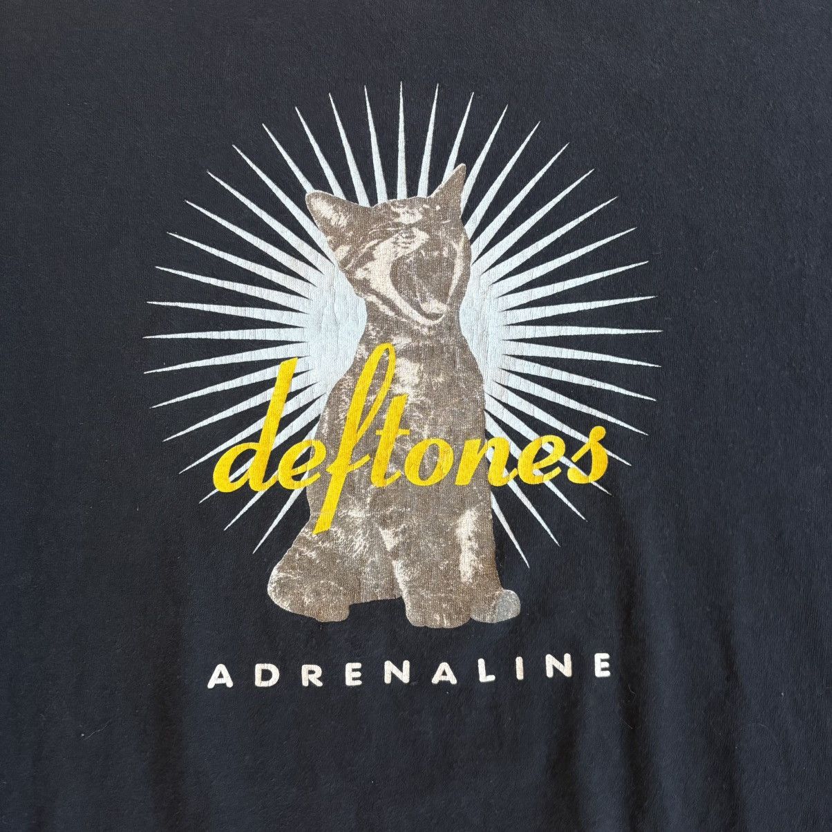 Vintage Vintage RARE MAVERICK EXCLUSIVE Deftones Adrenaline Band Tee Size US XL / EU 56 / 4 - 4 Thumbnail