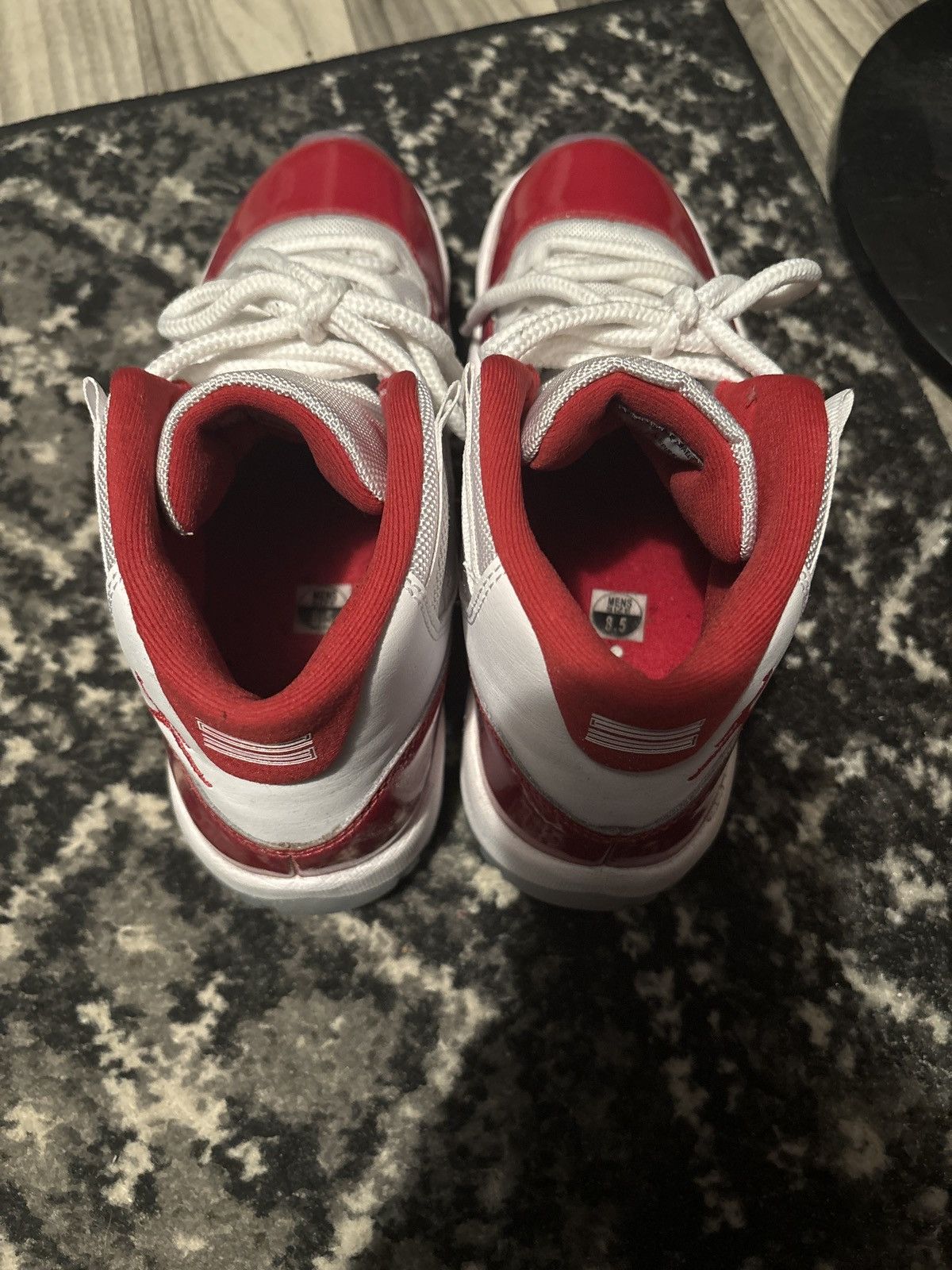 Jordan Brand Jordan 11 Cherry Size US 8.5 / EU 41-42 - 2 Thumbnail