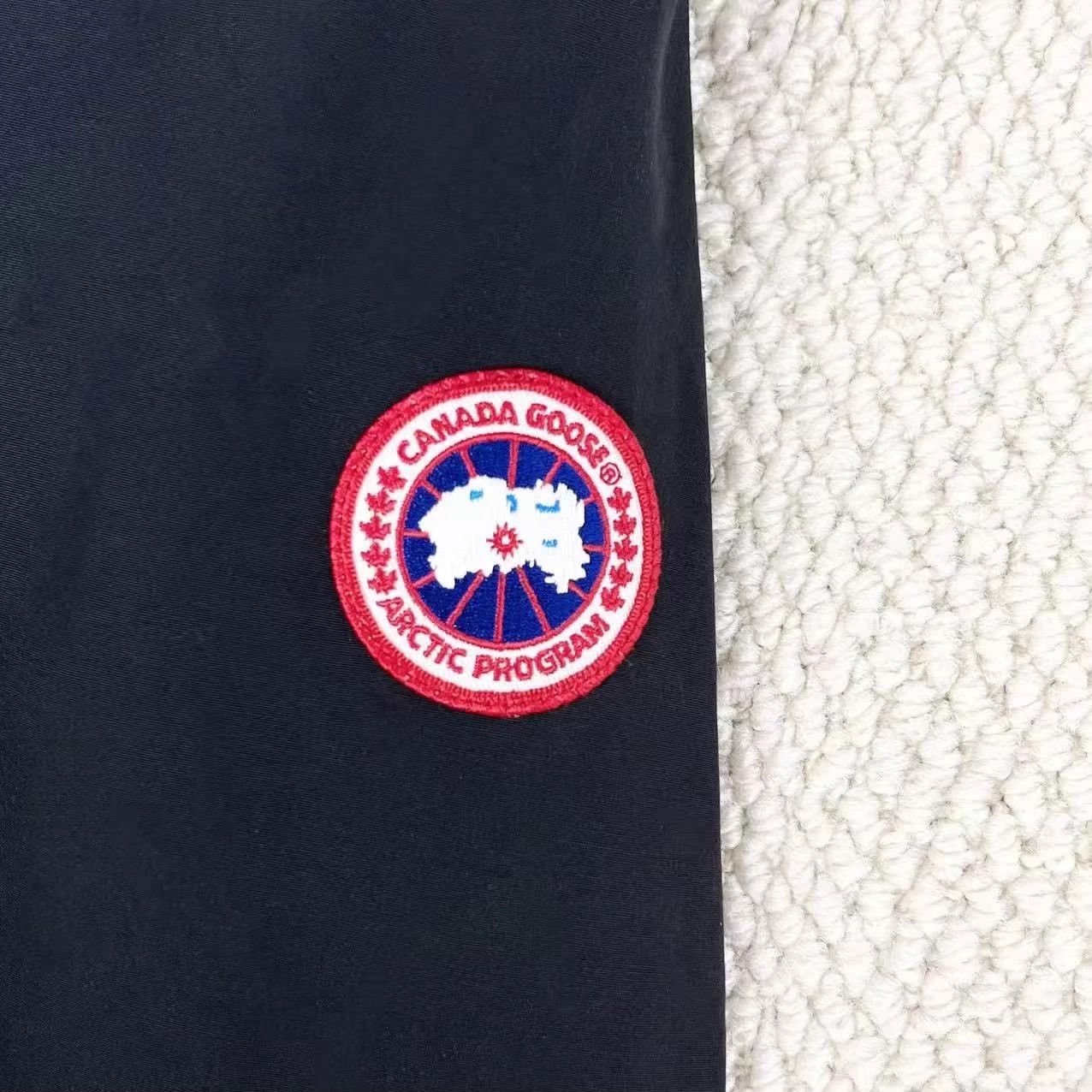 Canada Goose Canada Goose Black Logoed Detachable Mid Fur Collar Down XS Size XS / US 0-2 / IT 36-38 - 4 Thumbnail