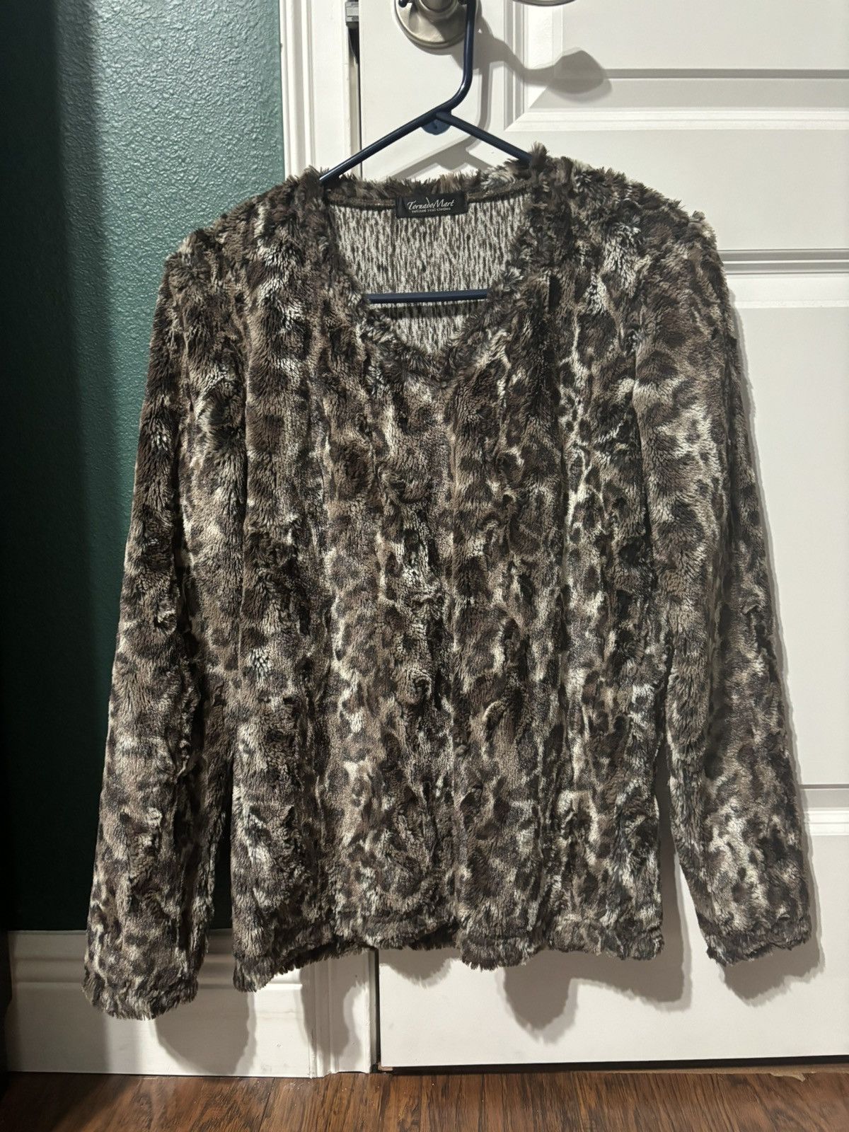 Tornado Mart Tornado Mart faux fur leopard pattern long sleeve Size US S / EU 44-46 / 1 - 1 Thumbnail