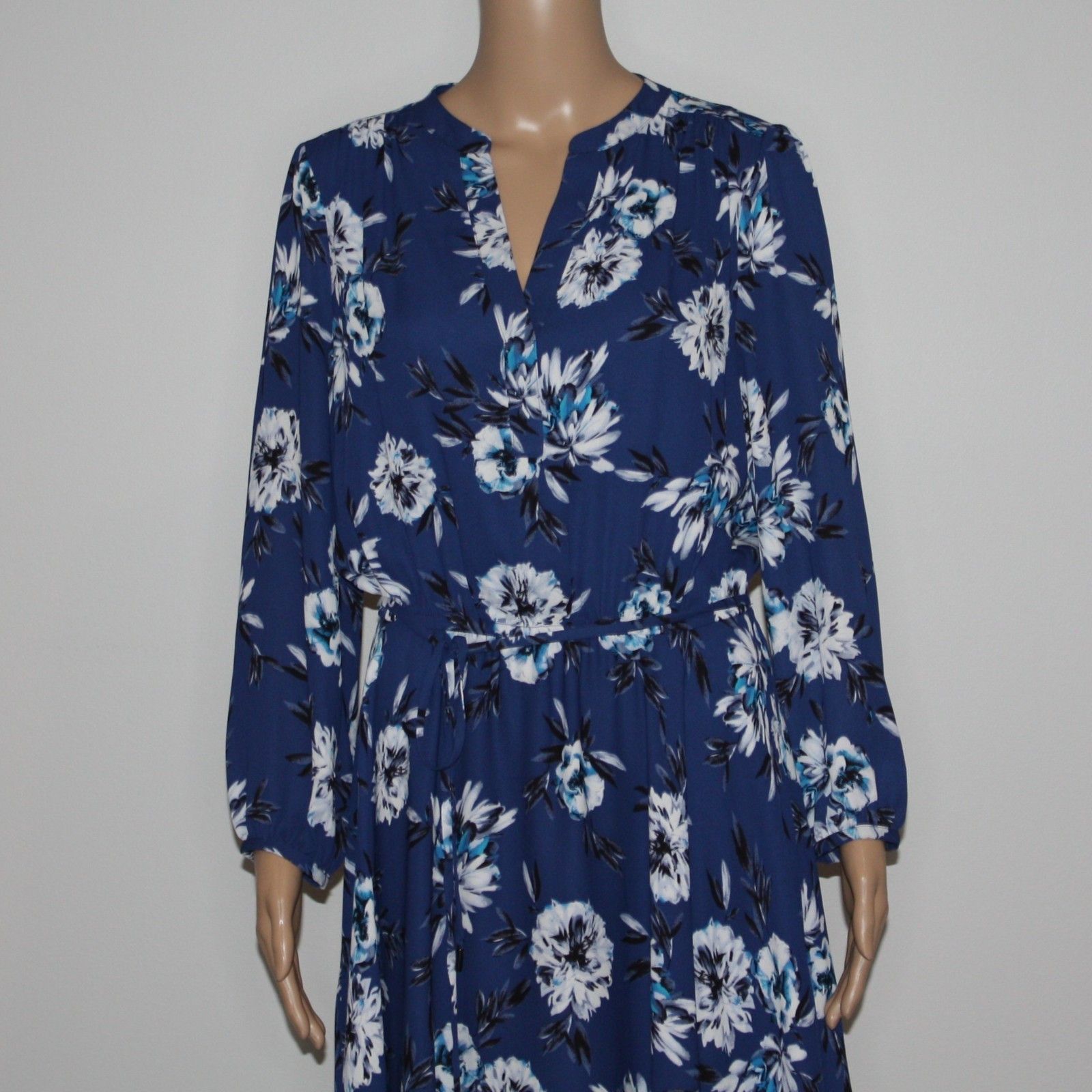 White House Black Market Floral Print Soft Blouson Dress in size US 8 Size M / US 6-8 / IT 42-44 - 3 Thumbnail