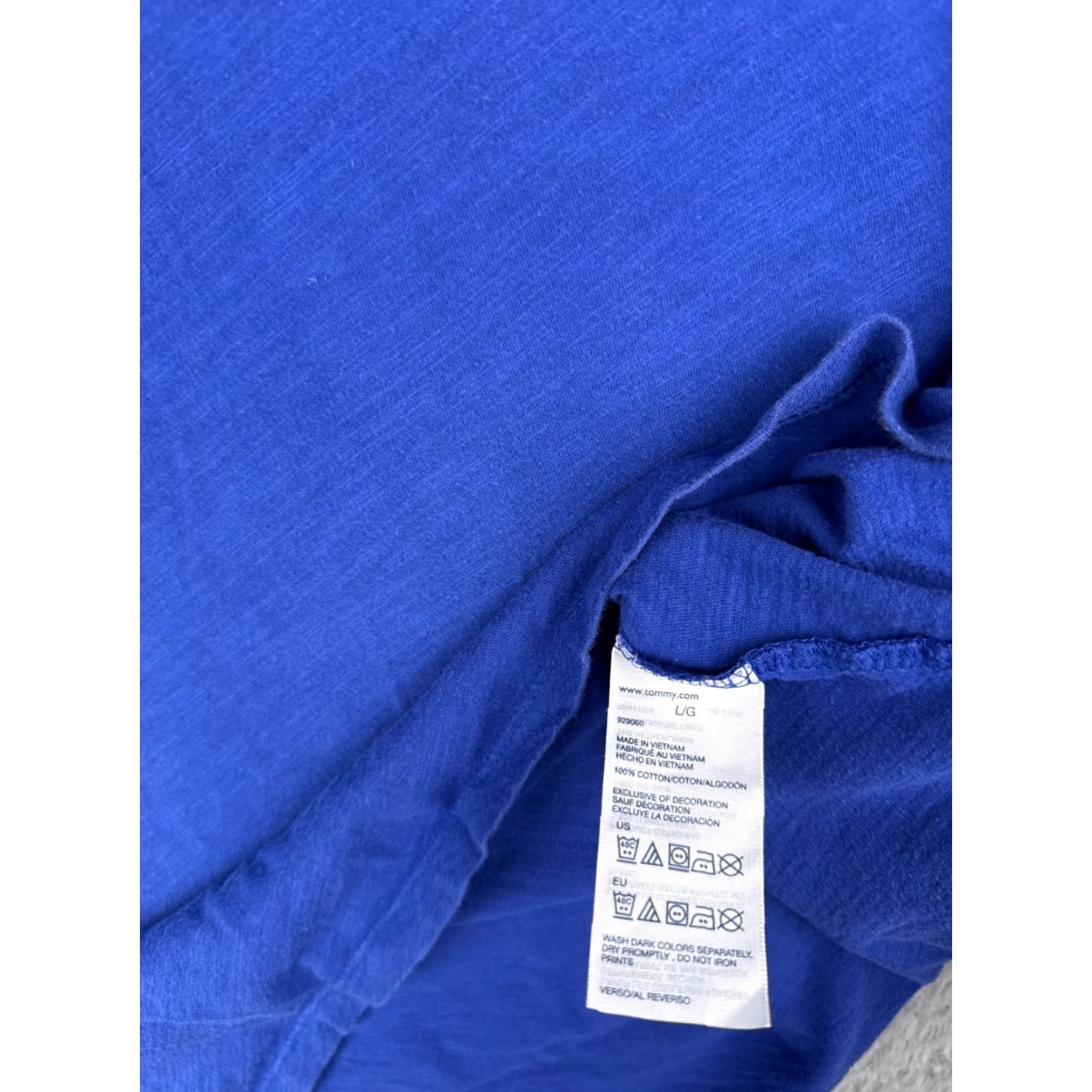 Tommy Hilfiger VINTAGE Tommy Hilfiger Shirt Women L Blue V-Neck Short Sleeve 100% Cotton Logo Casual Mens? Womens? Wait. No. END. Size L / US 10 / IT 46 - 7 Thumbnail