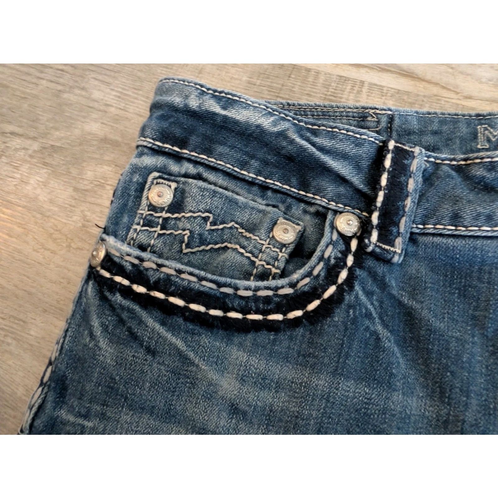 Miss Me VINTAGE Miss Me Boyfriend Capri Jeans Size 29 Blue Embellished Denim Mid Rise Regular Womens Size 29" - 5 Thumbnail