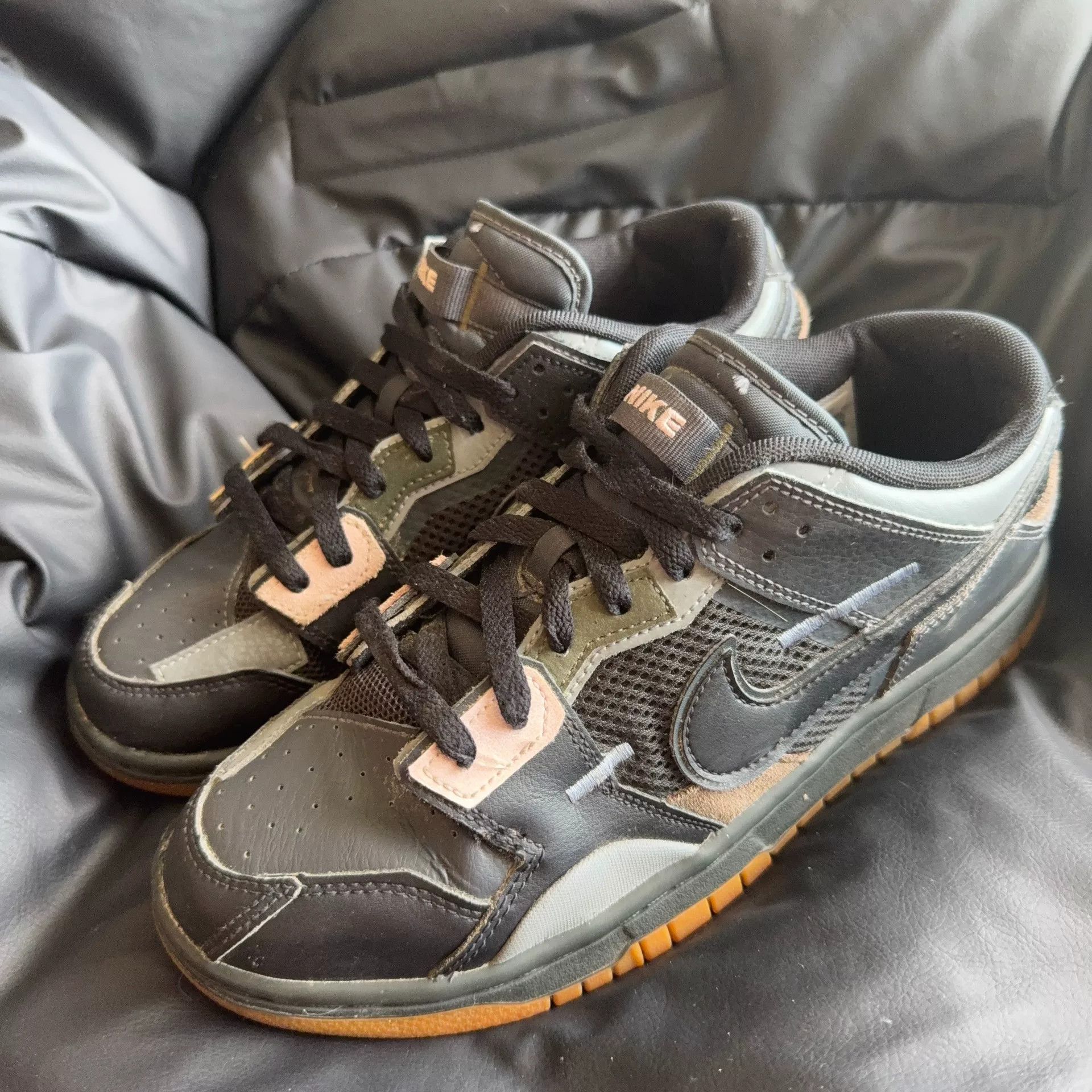 Nike Nike Black Lowtop Sneakers 42 Men Size US 9 / EU 42 - 1 Thumbnail