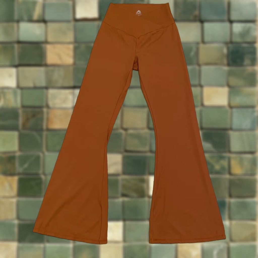 Rusty Sunzel Pants Women's Medium Orange Rust Leggings Crossover Flared Active Yoga Size 32" / US 10 / IT 46 - 1 Thumbnail