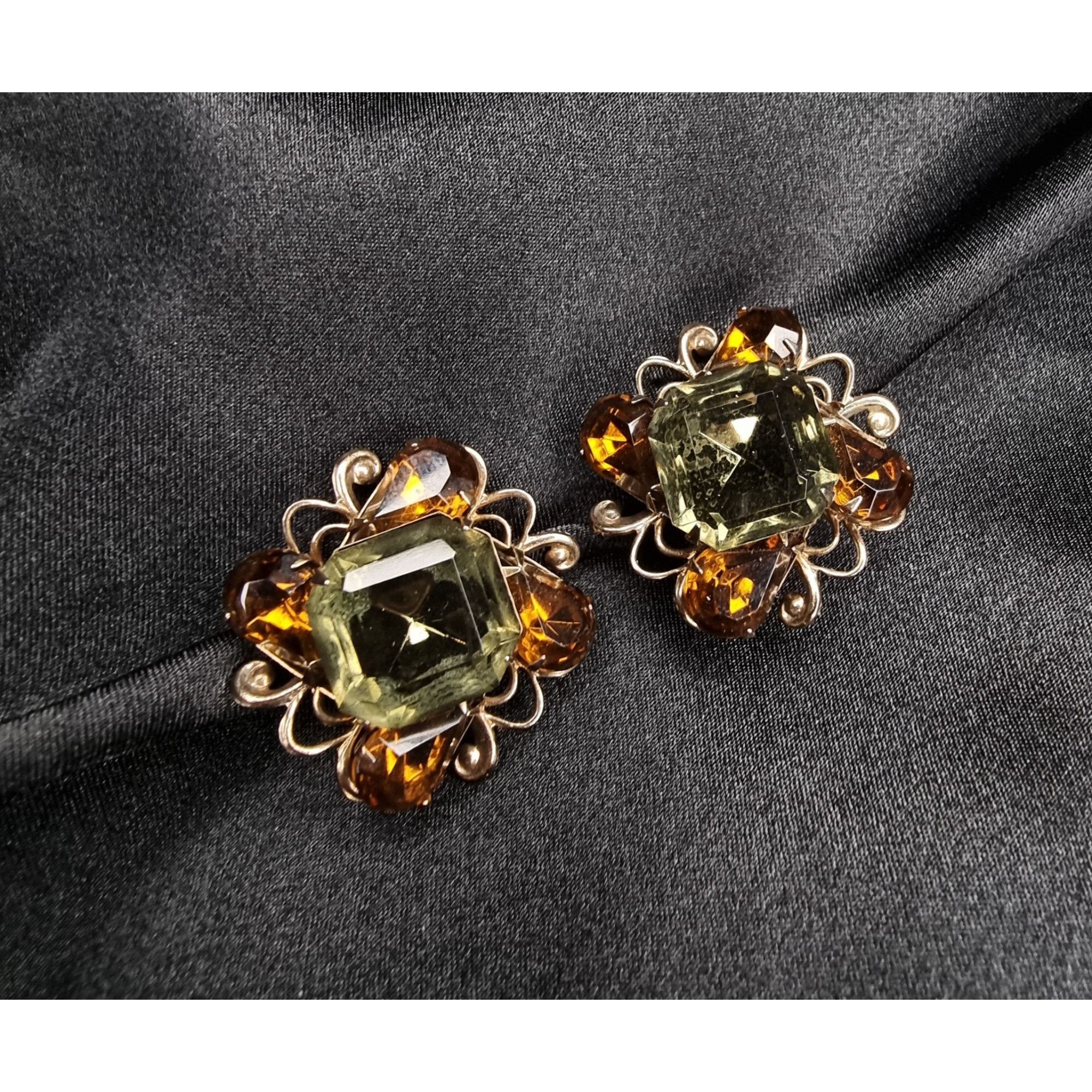 Vintage Vintage BEAU JEWELS Signed 1960s Earrings With Green & Amber Size ONE SIZE - 2 Thumbnail