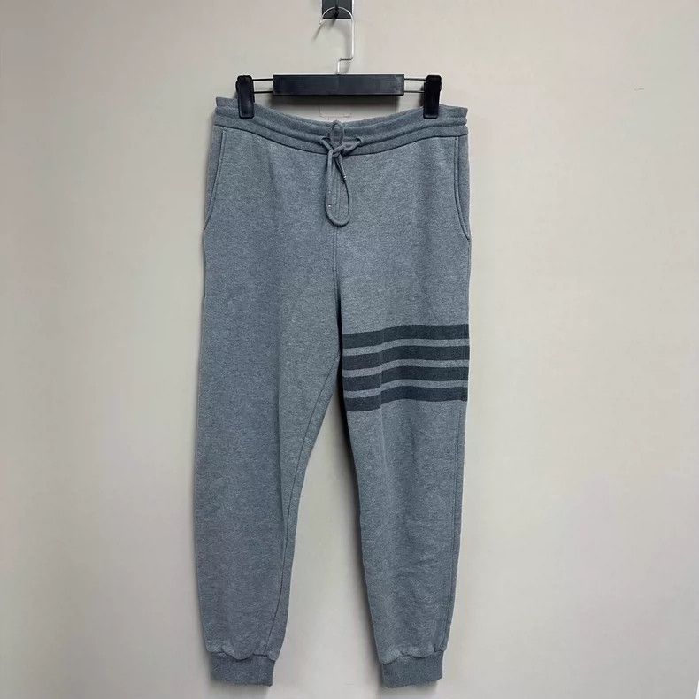 Thom Browne Thom Browne size2 Classic grey four-barrel trousers Size US 27 - 1 Thumbnail