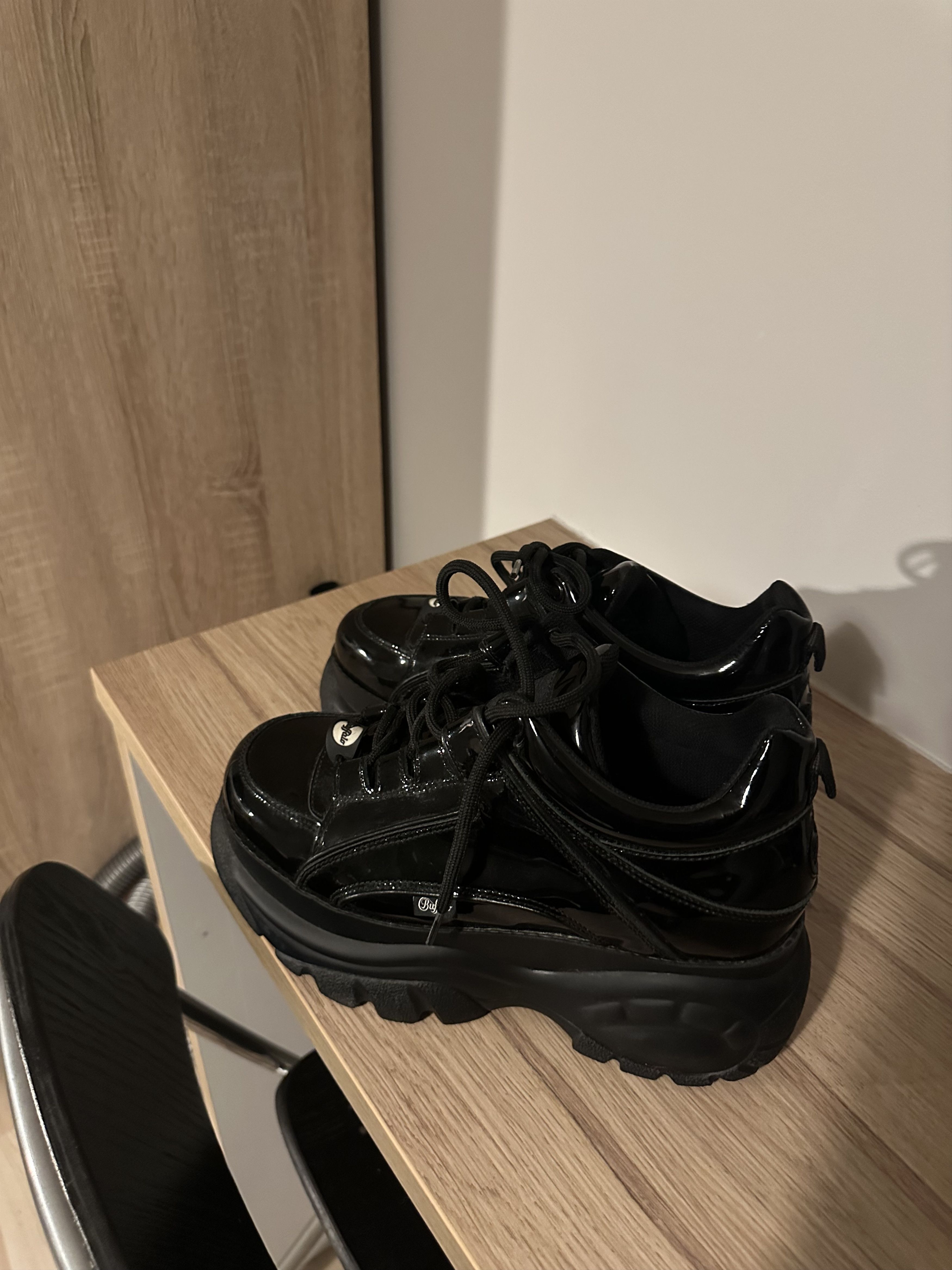 Buffalo London Buffalo Classic Low Patent Leather Size US 11 / IT 41 - 5 Thumbnail