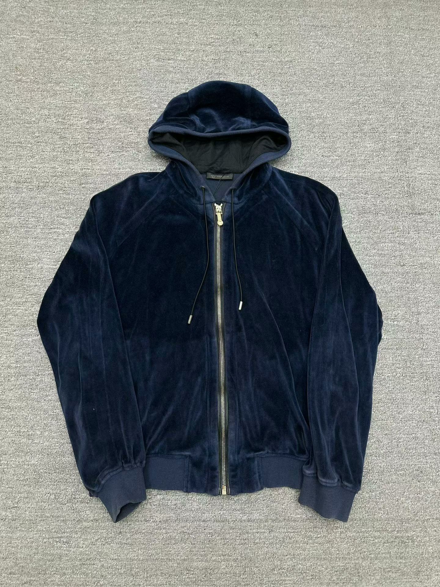 Versace versace velvet medusa hoodie size m Size US M / EU 48-50 / 2 - 1 Thumbnail