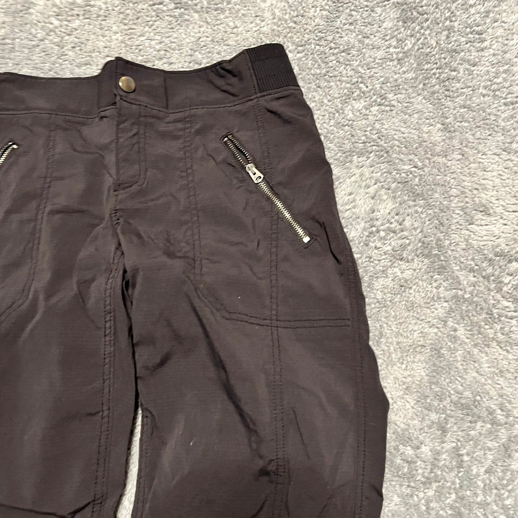 Athleta **Athleta Black Cropped 10 Jogger Pants** User: **Athleta 10 Black Cropped Jogger Pants** Size 32" / US 10 / IT 46 - 2 Thumbnail