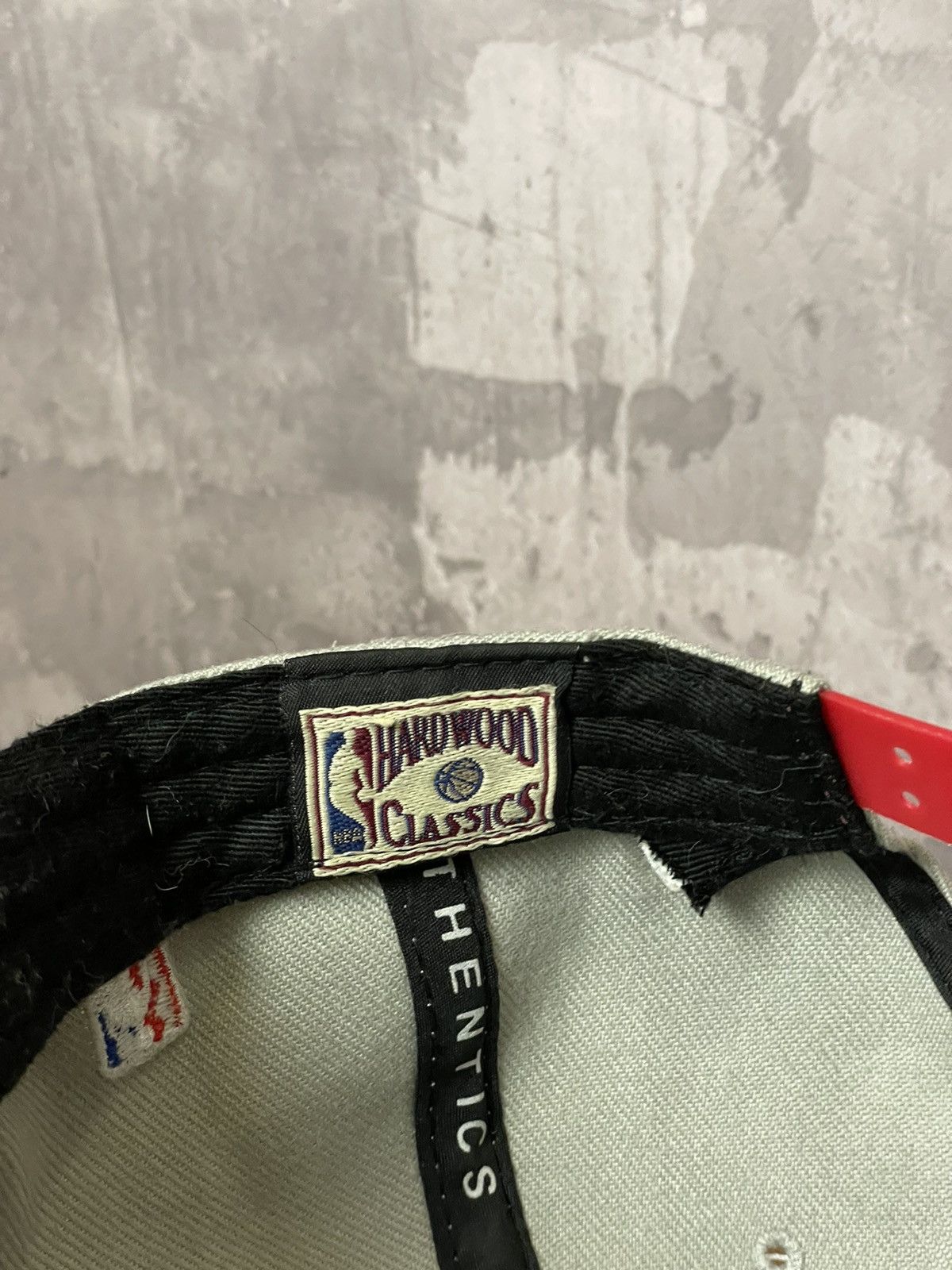 NBA Vintage NBA Chicago Bulls Spellout Snapback Hat Size ONE SIZE - 8 Thumbnail