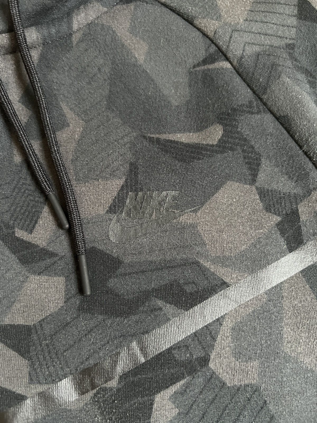 Nike Nike Tech Fleece Camo Windrunner Full-Zip Mens Hoodie sz L Size US L / EU 52-54 / 3 - 2 Thumbnail
