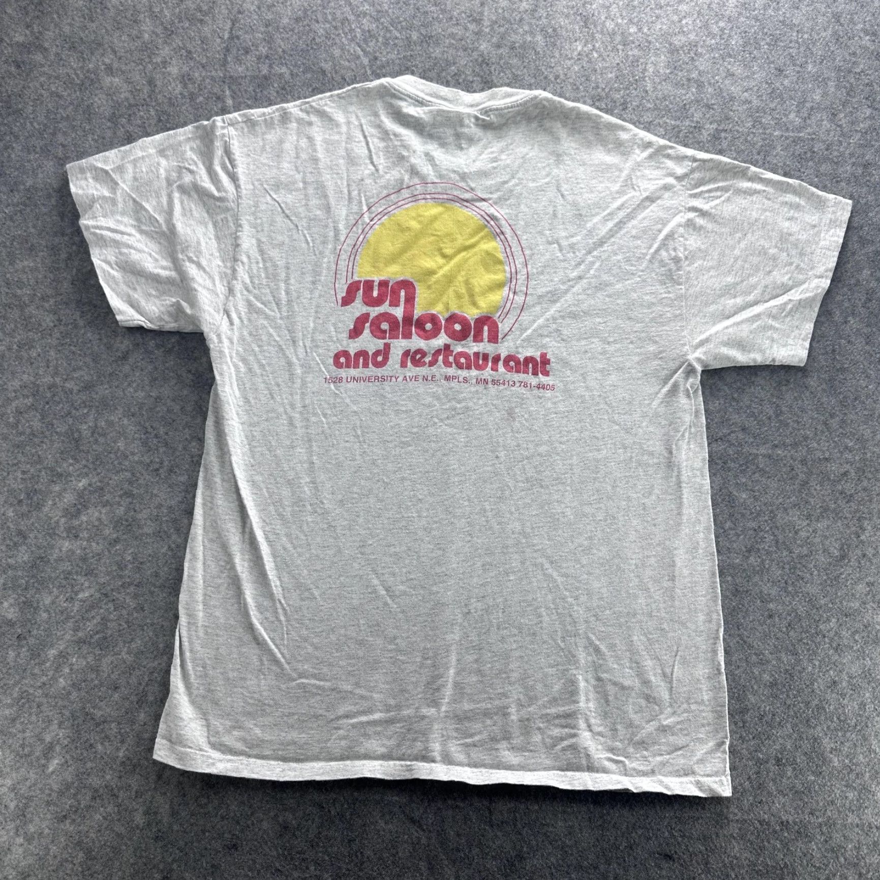Hanes Sun Saloon and Restaurant Shirt Mens Large Gray Hanes Heavyweight Graphic Print Crew Neck Short Sleeve T-Shirt MN 90s Theme Size US L / EU 52-54 / 3 - 5 Thumbnail