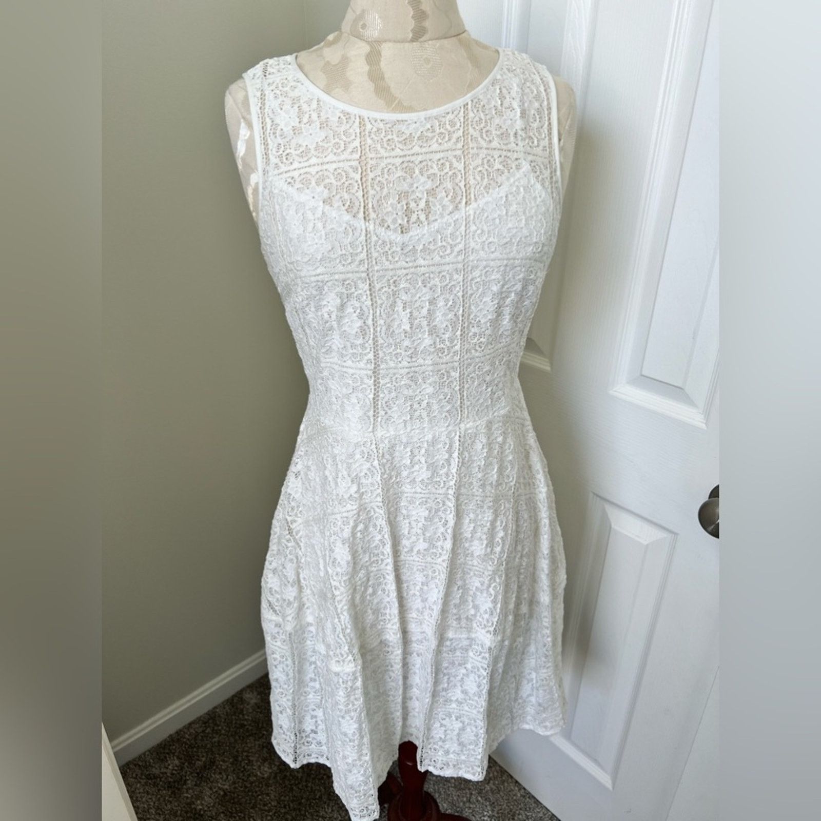 Tommy Hilfiger Tommy Hilfiger Sleeveless Elegant Lace Dress Size 6 Size M / US 6-8 / IT 42-44 - 2 Thumbnail