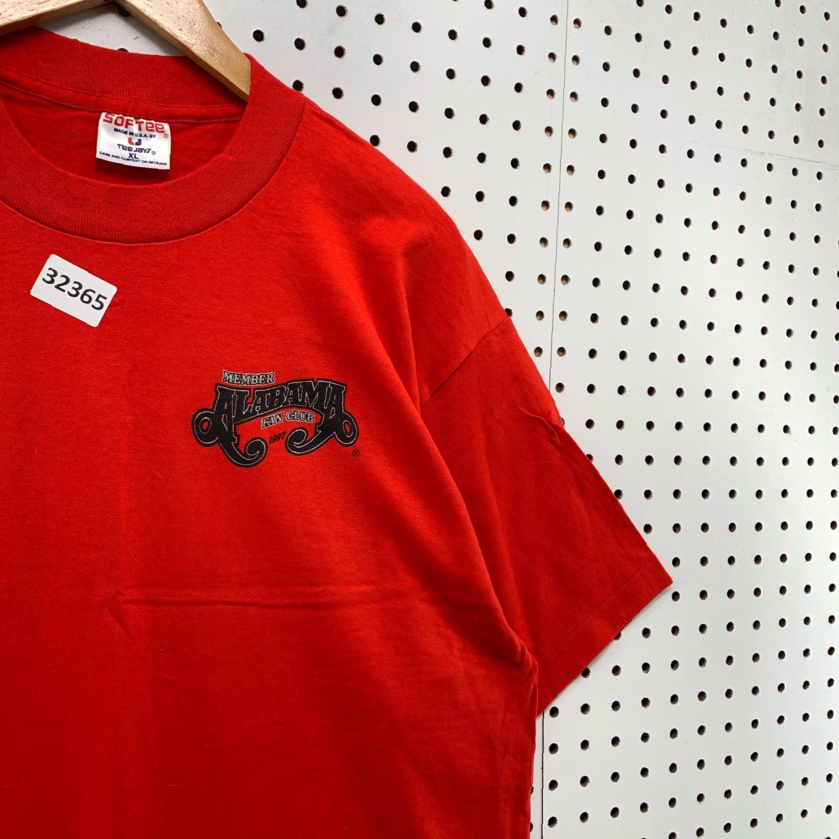 TEE JAYS VINTAGE Alabama Fan Club Shirt Mens XL 1997 Red Single Stitch Music USA 22x32 Shirt Mens XL Red 1997 Music USA Alabama Fan Club shirt Vintage Size US XL / EU 56 / 4 - 4 Thumbnail