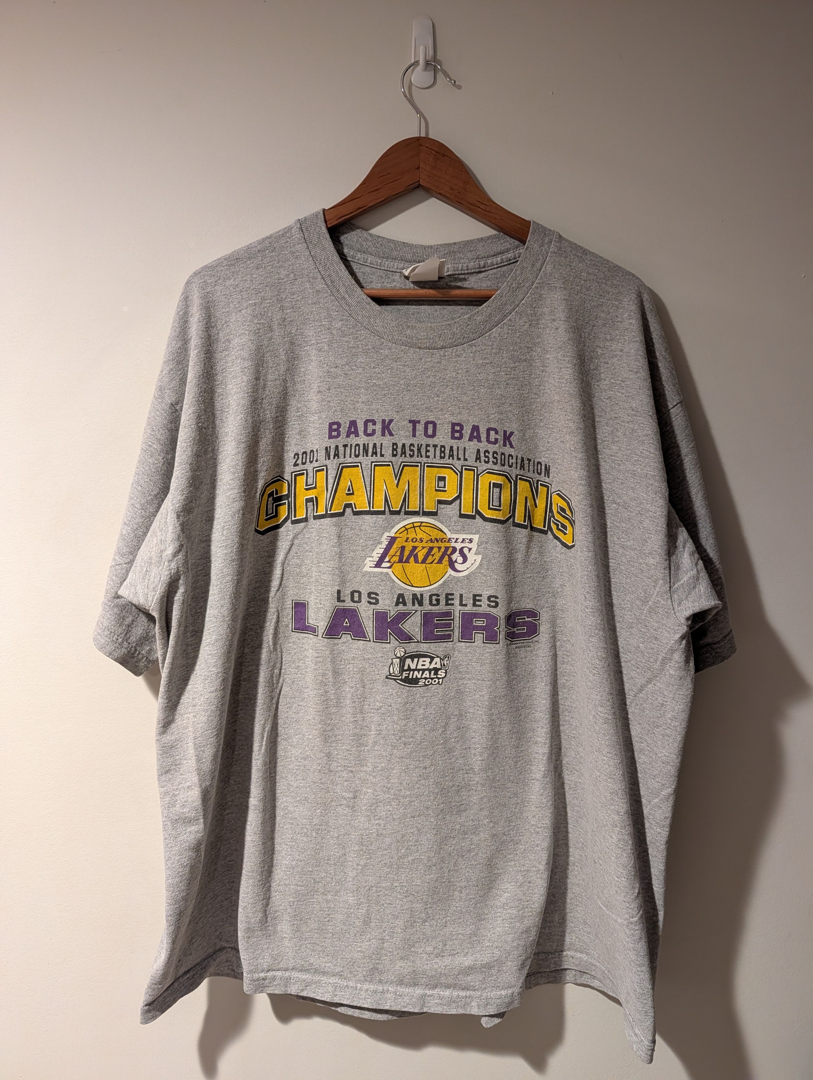 NBA Vintage 2001 Los Angeles Lakers Back To Champions T-Shirt Size US XL / EU 56 / 4 - 1 Thumbnail