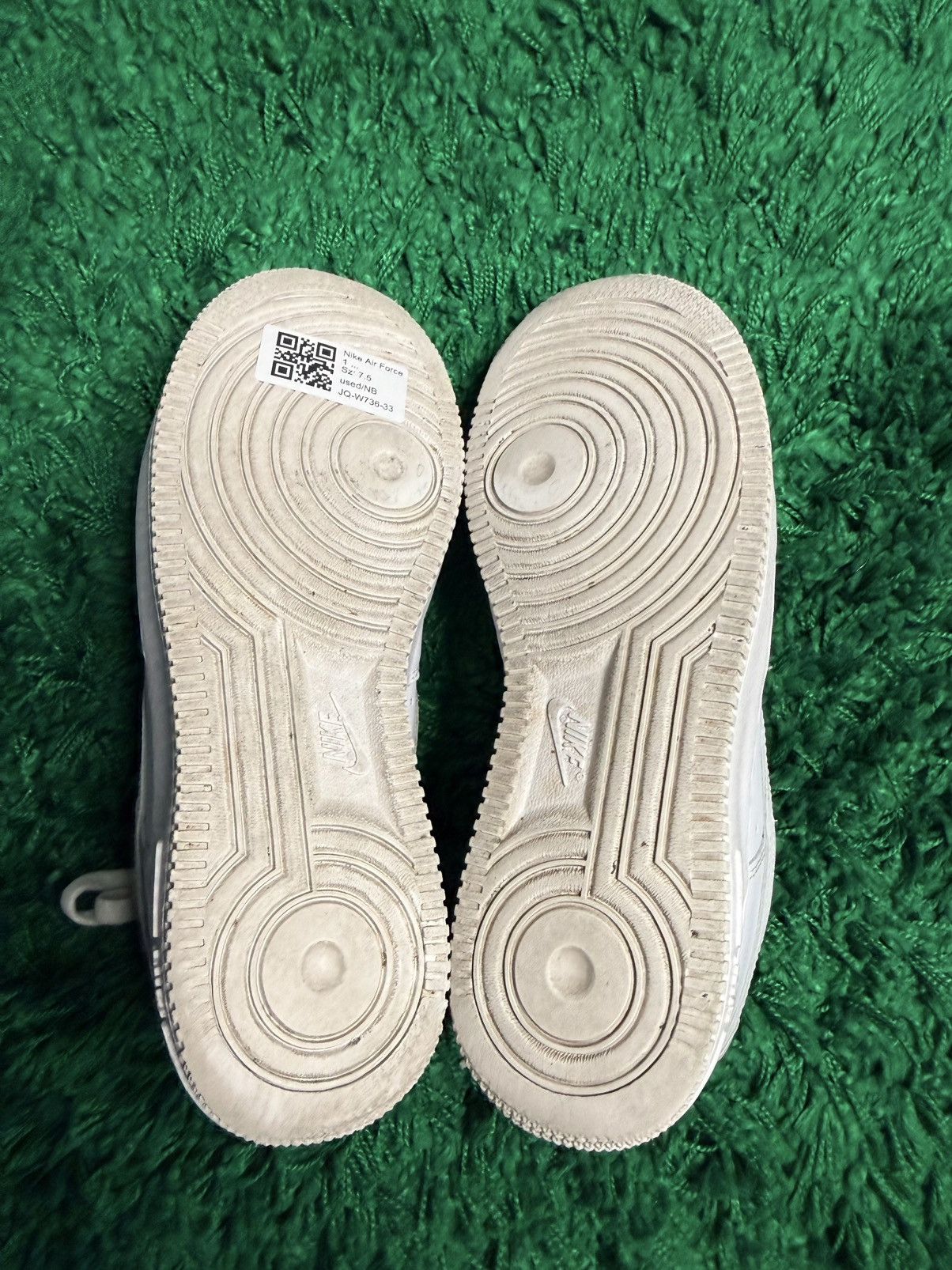 Nike Nike Air Force 1 '07 Low Mens 7.5 Triple White very clean! Size US 7.5 / EU 40-41 - 5 Thumbnail