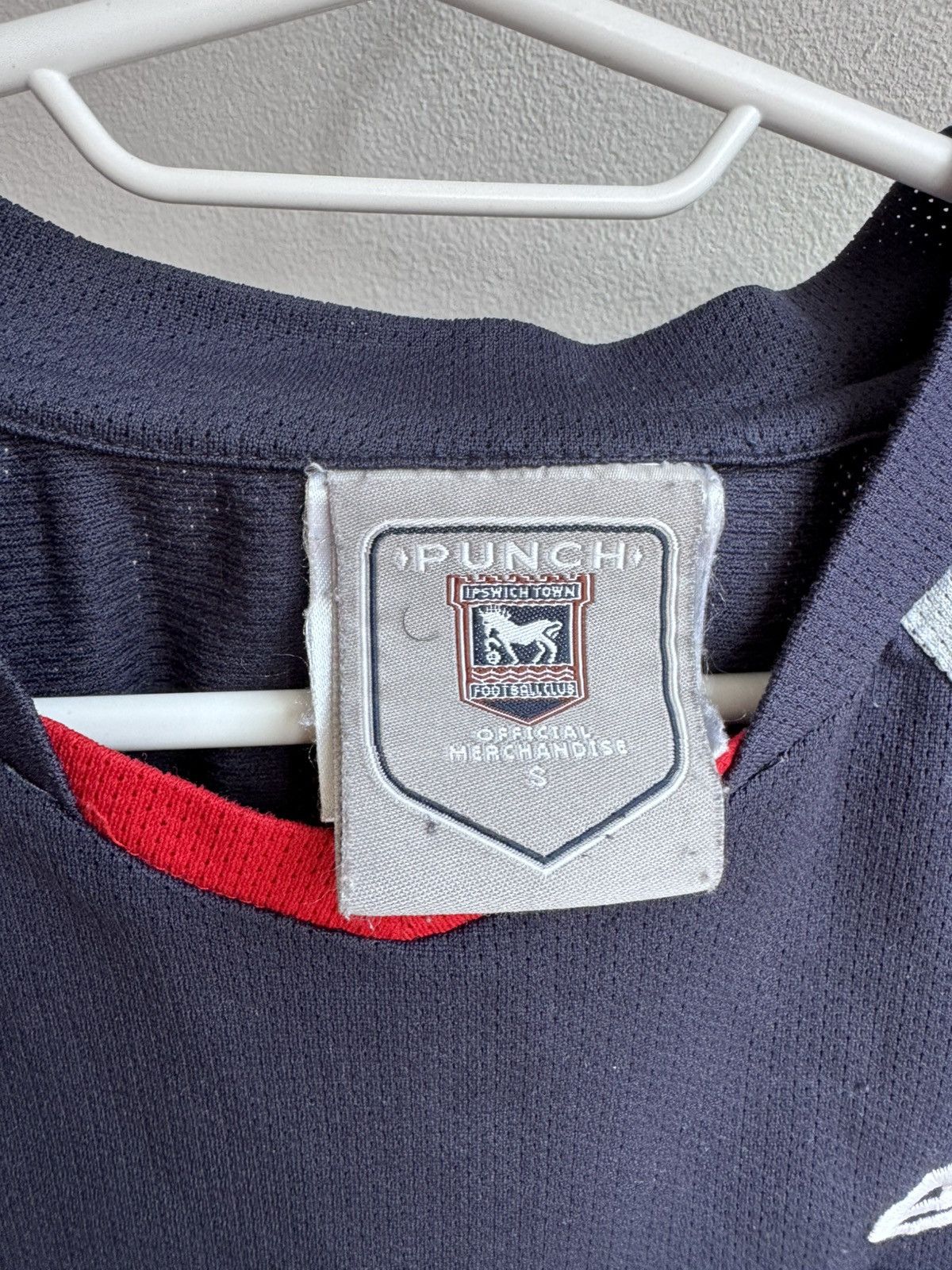 Vintage IPSWICH TOWN 1999 2001 FOOTBALL SOCCER SHIRT JERSEY PUNCH Size US S / EU 44-46 / 1 - 8 Thumbnail