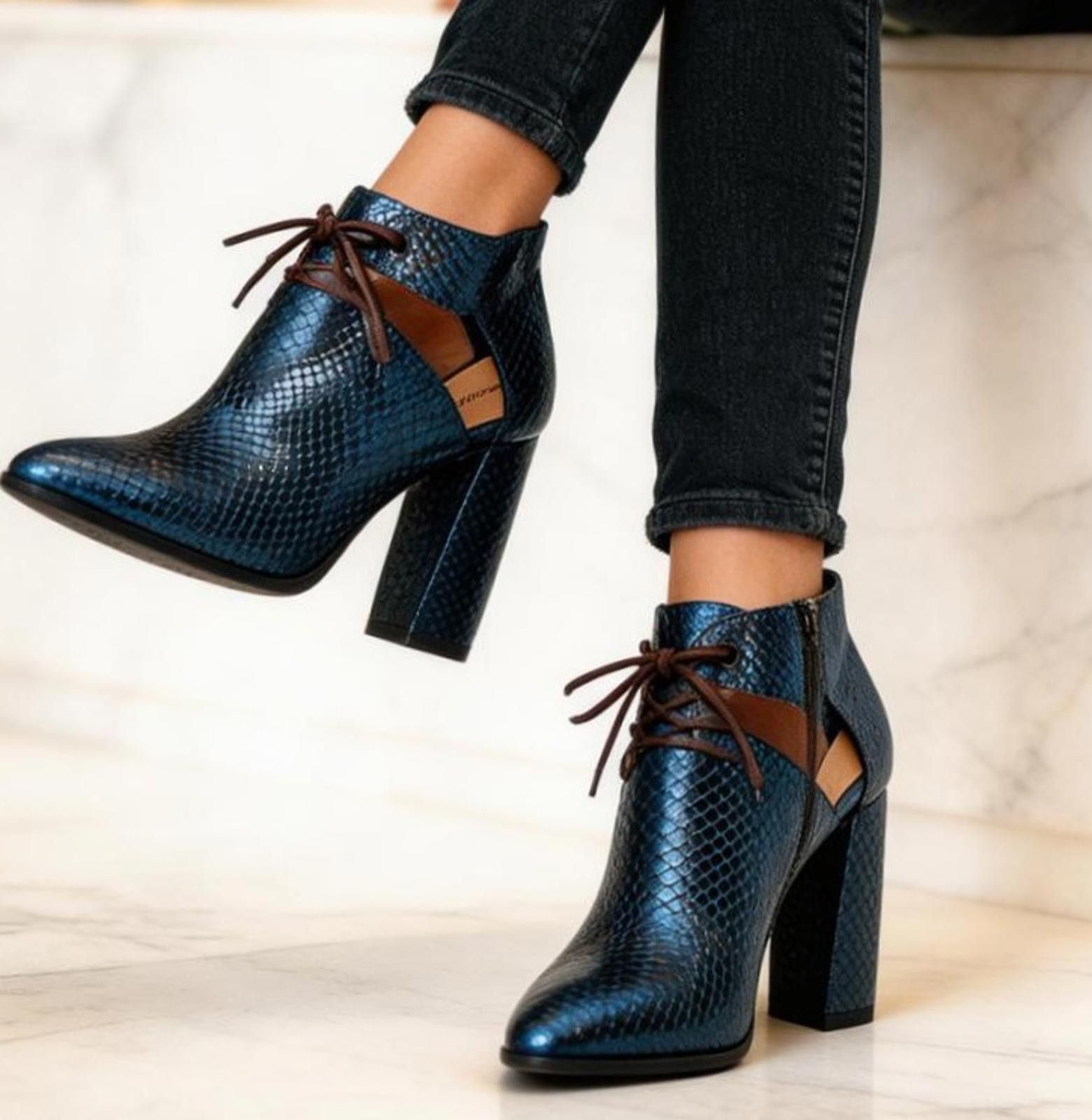 Other KK DODDS Pointed Toe Cutout Heels in Navy Snake Print in 6.5 Size US 6.5 / IT 36.5 - 1 Thumbnail