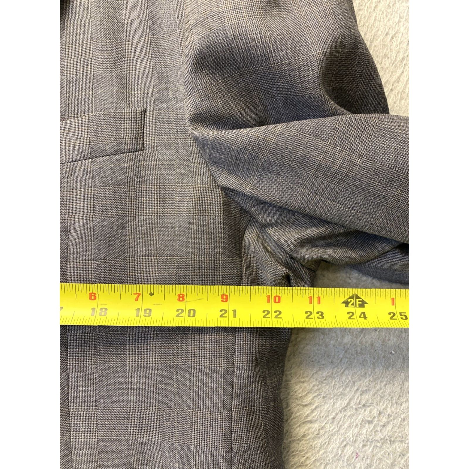 Vintage VINTAGE Hickey Freeman Wool Sport Coat Gray Plaid Size 46R Men's Business Casual 90s Size US S / EU 44-46 / 1 - 5 Thumbnail