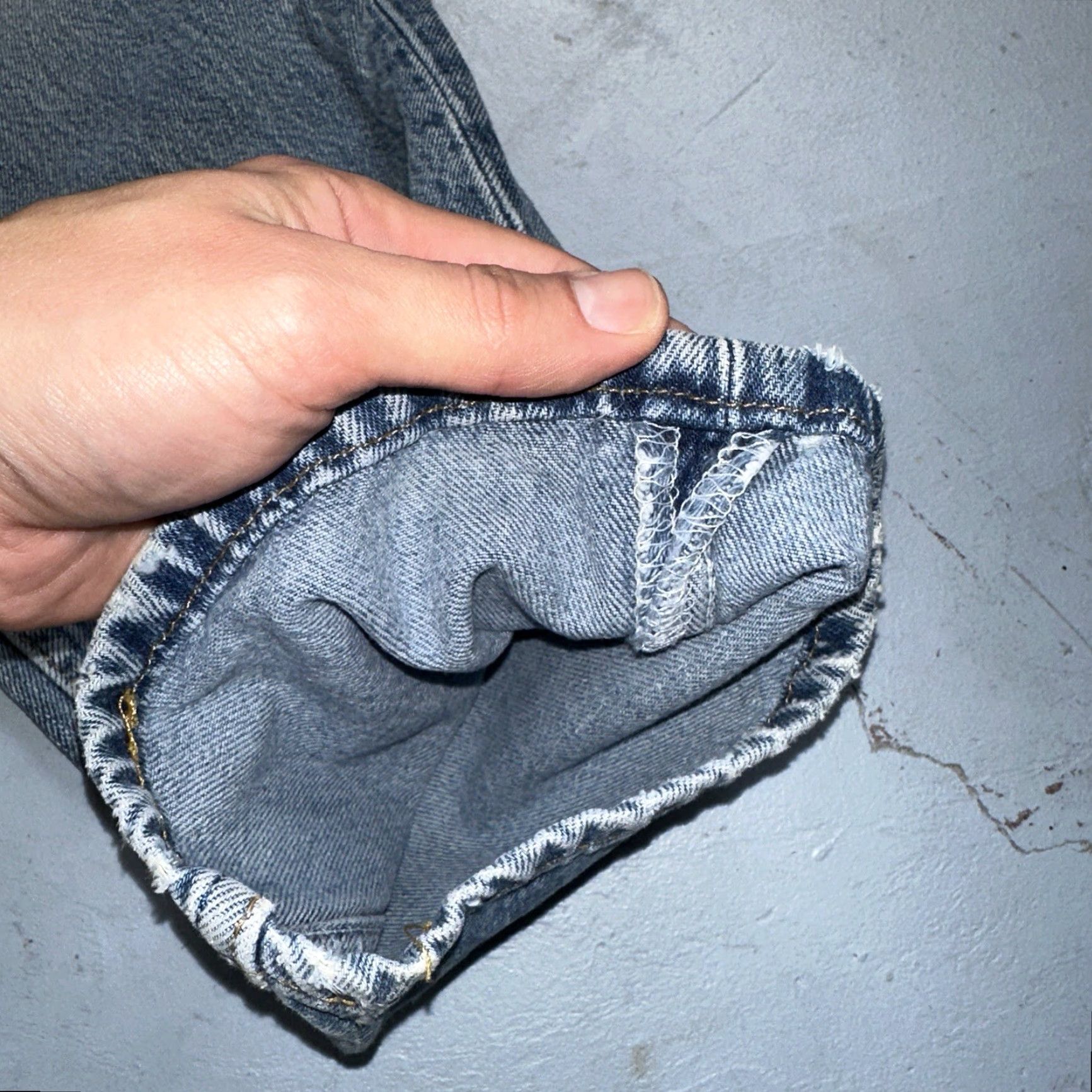 Levi's VINTAGE Levi's 501 Jeans Straight 90s 34x34 Light Blue Denim Men 34 Regular Master(Note: This line seems off). Size US 34 / EU 50 - 5 Thumbnail