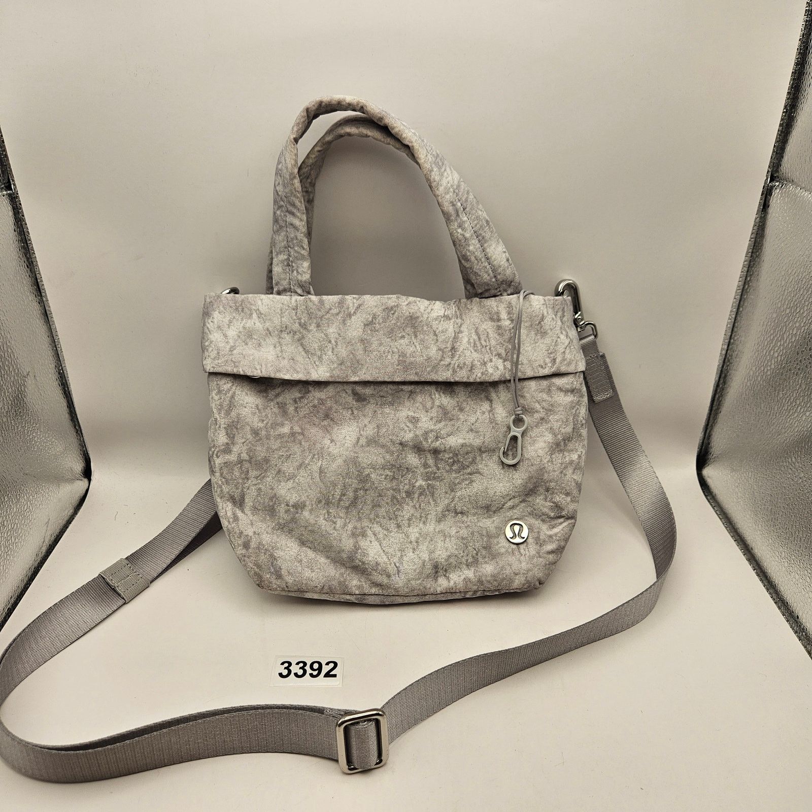lululemon crossbody tote bag Everywhere Belt 1L (Neo Mint) Magnets may interfere with some electronics including pacemakers and defibrillators Lululemon Leather Alternative Crossbody Bag