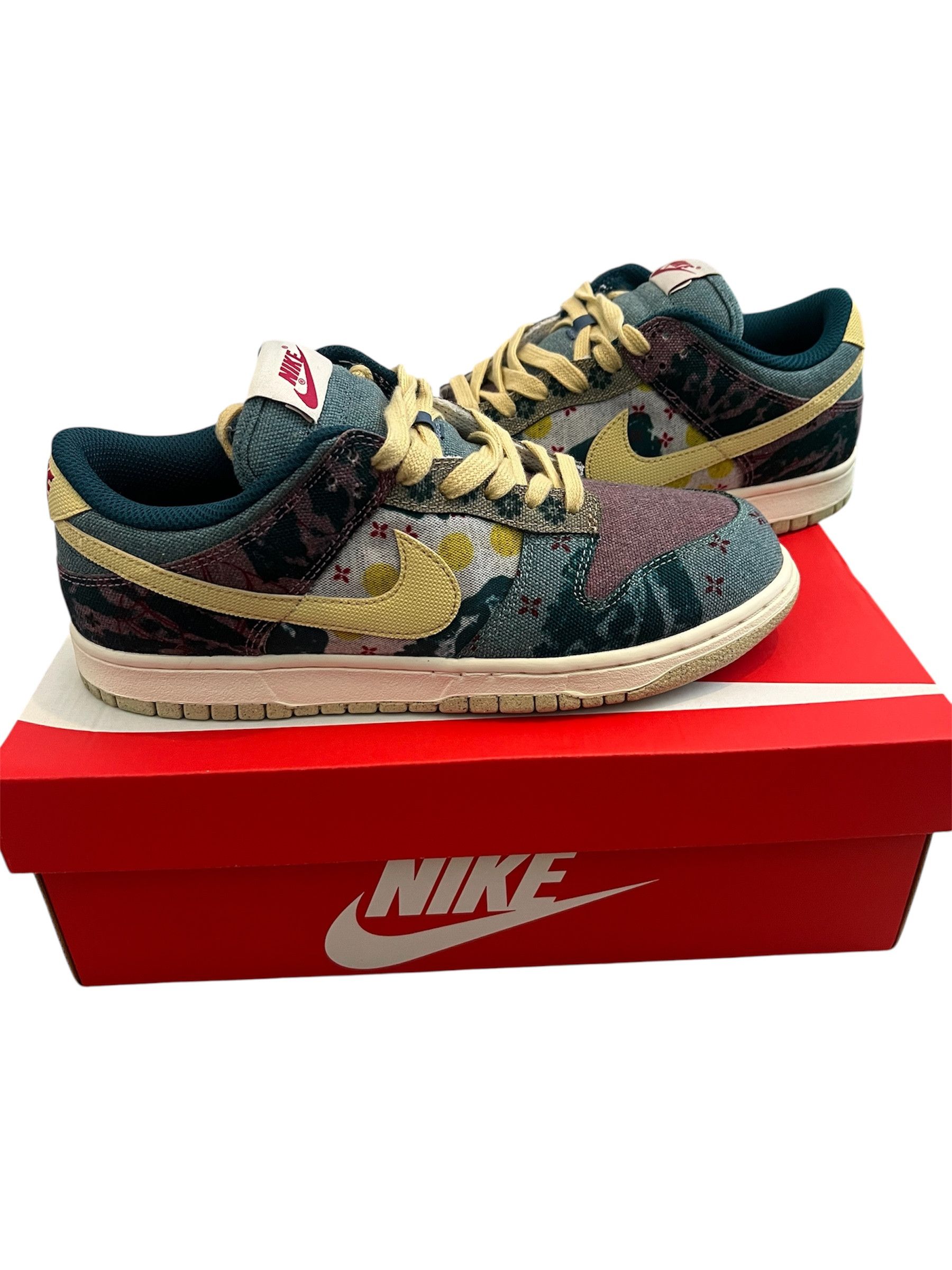 Nike Community Garden Dunks Size US 8.5 / EU 41-42 - 2 Thumbnail