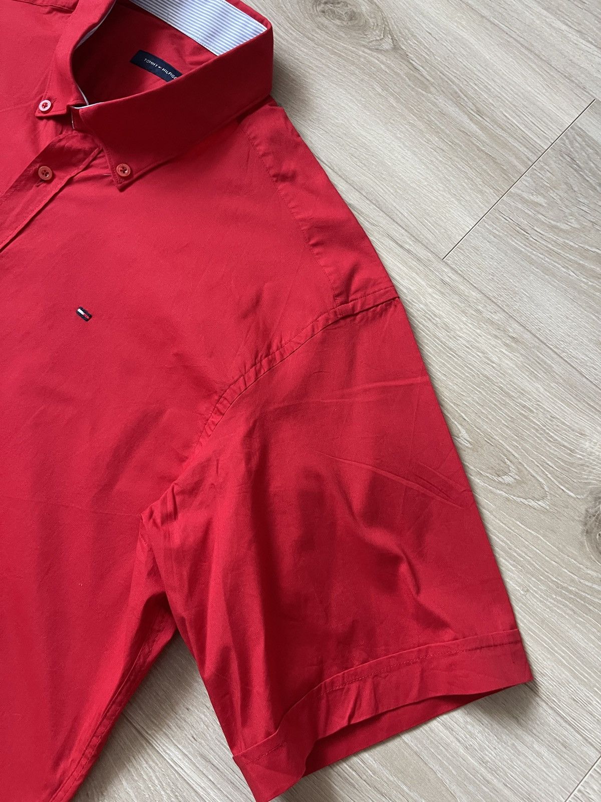 Tommy Hilfiger Vintage tommy hilfiger red short sleeve shirt 4XL Size US XXL / EU 58 / 5 - 2 Thumbnail