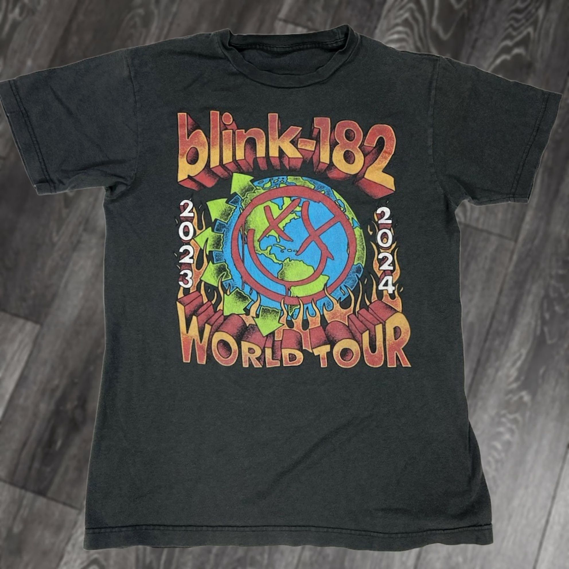Tultex Blink 182 World Tour Graphic T-shirt Women Small Black Short Sleeve Music Shirt Size S / US 4 / IT 40 - 1 Thumbnail