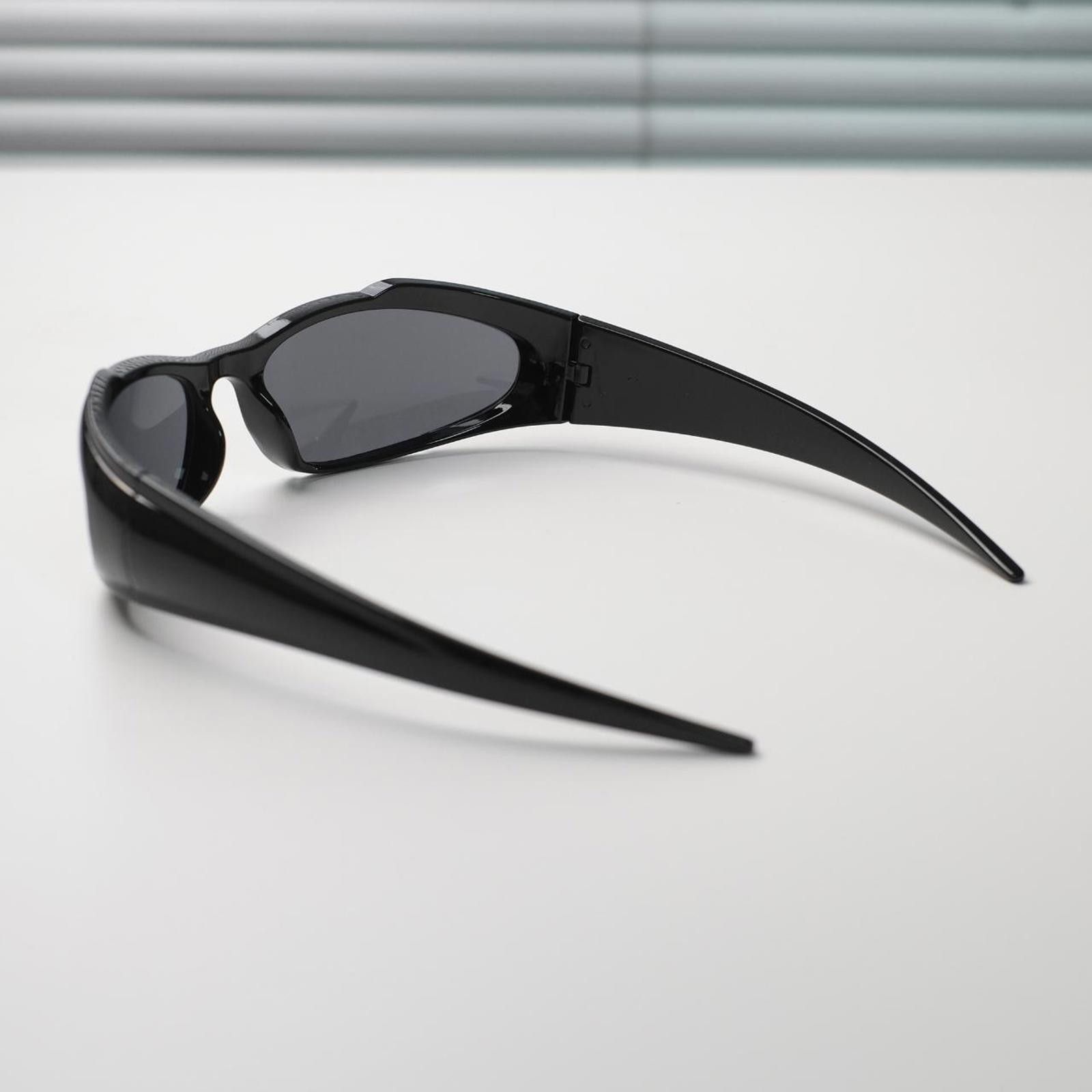 Japanese Brand Y2k Avant Garde Futuristic Cat Eye Black Sunglasses Unisex Size ONE SIZE - 3 Thumbnail
