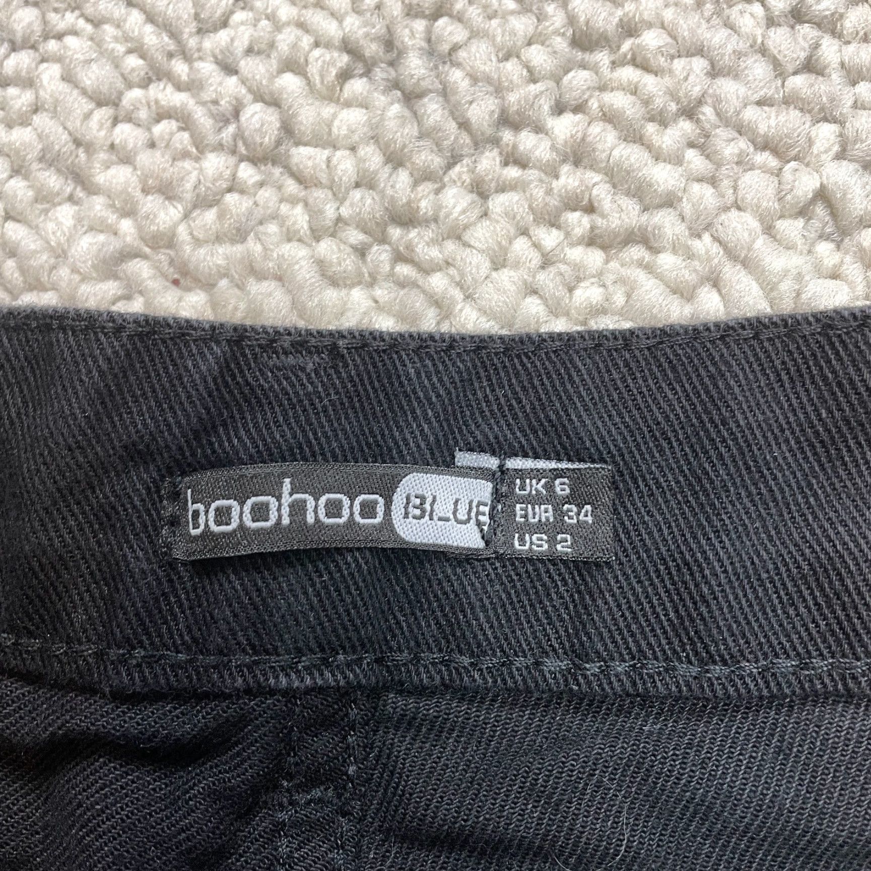 Boohoo Boohoo Blue Women’s Black Cutoff Jean Shorts Distressed Size 2 Fringed Raw Denim 3 in Inseam High Rise (Casual Party Travel) Mens? Size 26" / US 2 / IT 38 - 6 Thumbnail