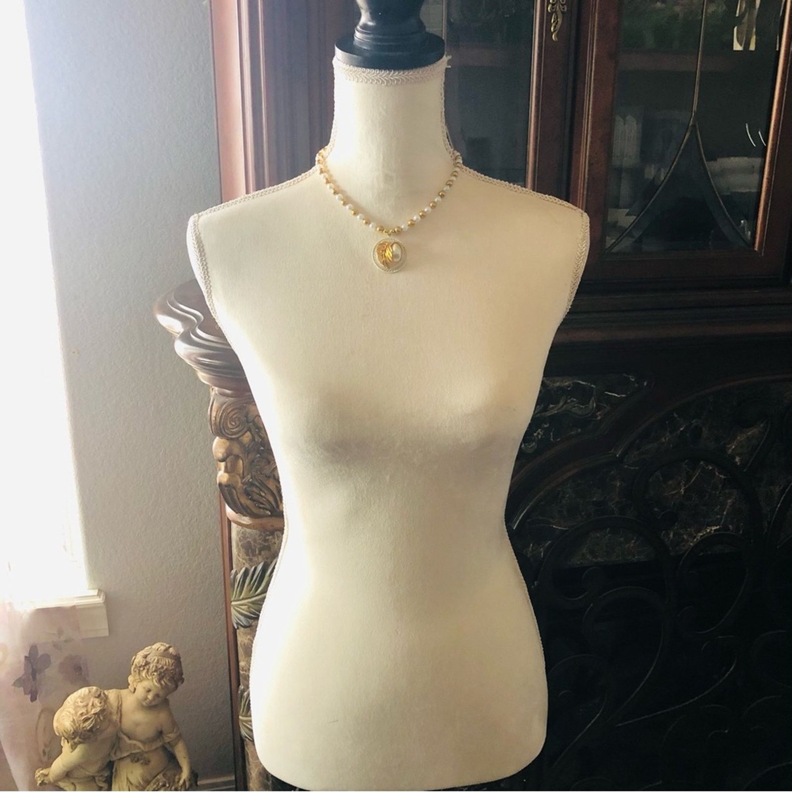 Handmade Handcrafted repurpose pearl leaf medallion Pearl necklace Size ONE SIZE - 6 Thumbnail