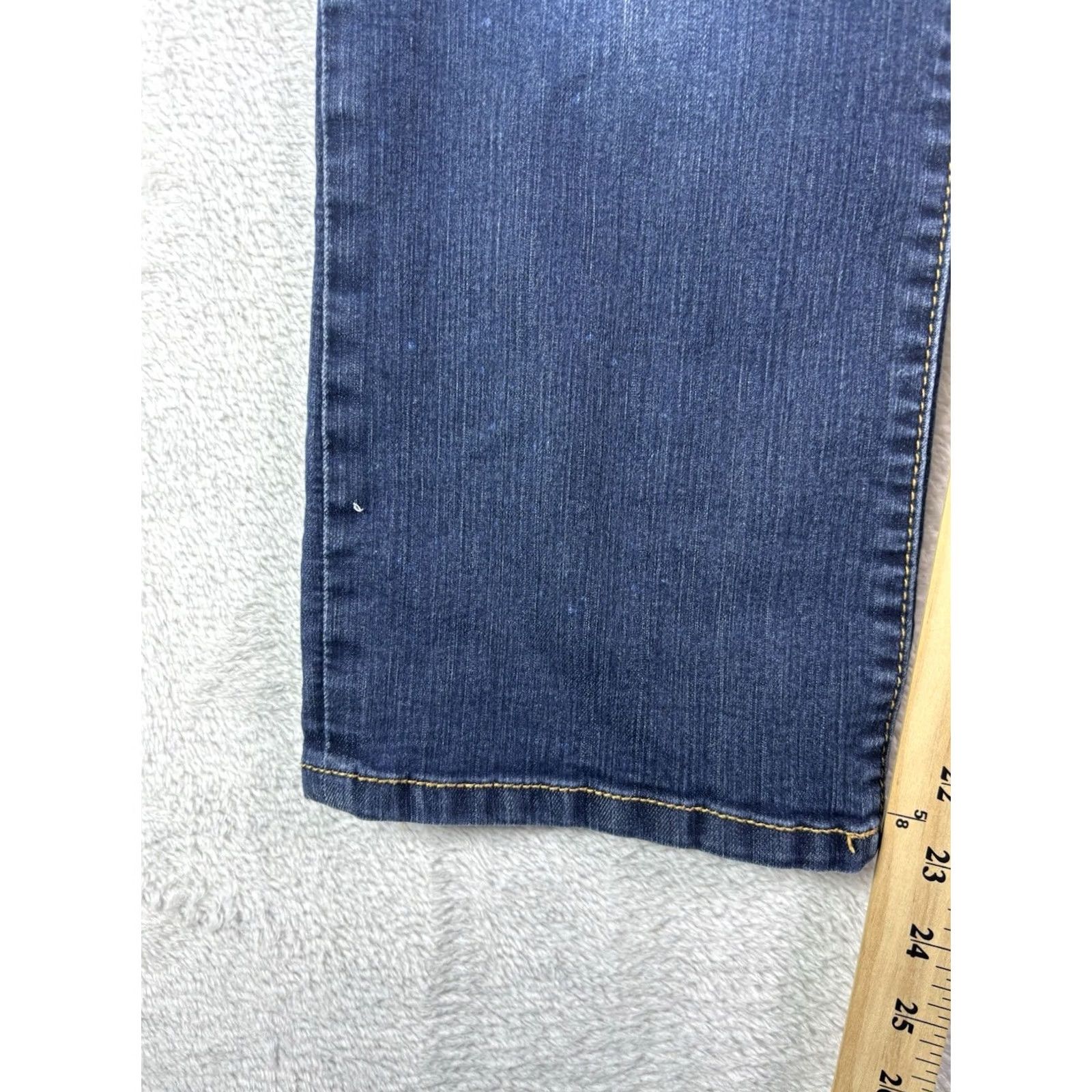 Torrid Torrid Jeans Women Straight Leg Fit Size 12R Medium Wash Vintage Stretch Jeans Size 34" / US 12 / IT 48 - 4 Thumbnail