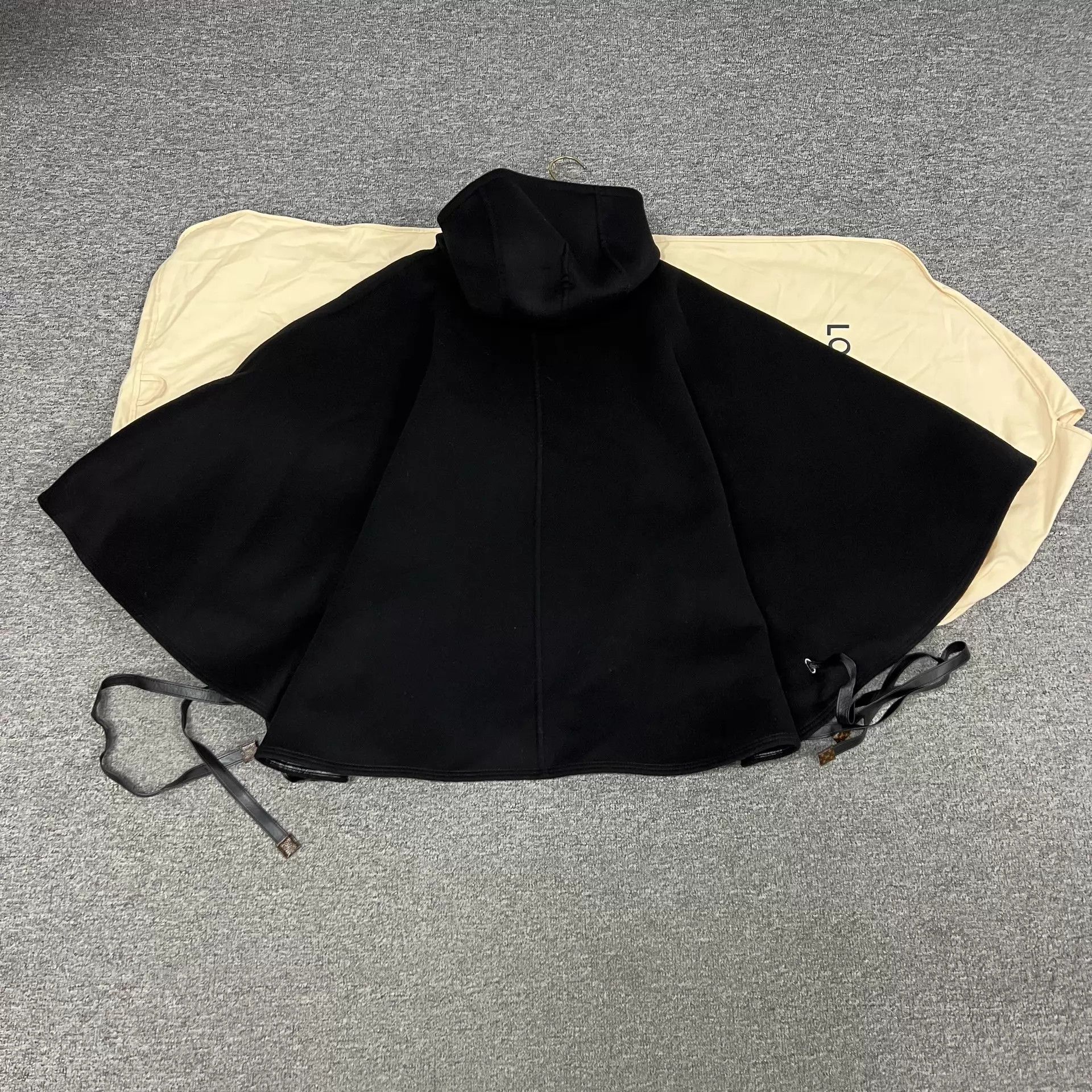 Louis Vuitton LV Reversible Monogram Wool Leather Trim Black/Monogram 36 Size XS / US 0-2 / IT 36-38 - 4 Thumbnail