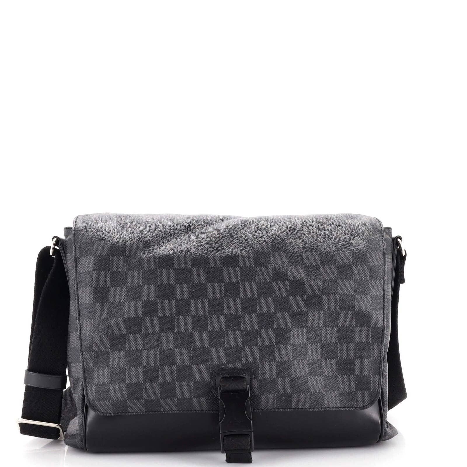 LOUIS VUITTON Damier Graphite Skyline Messenger MM 1293596