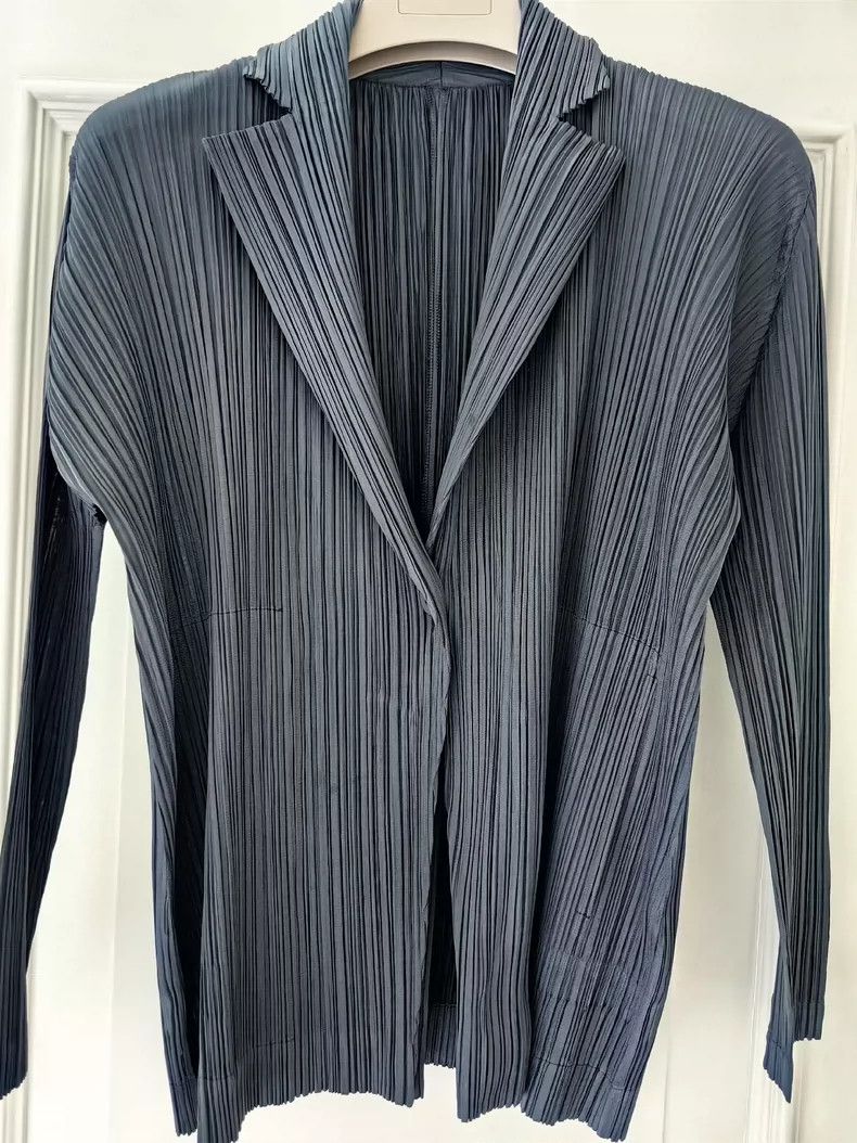 Issey Miyake Issey Miyake size:3 Grey pleated coat Size M / US 6-8 / IT 42-44 - 2 Thumbnail