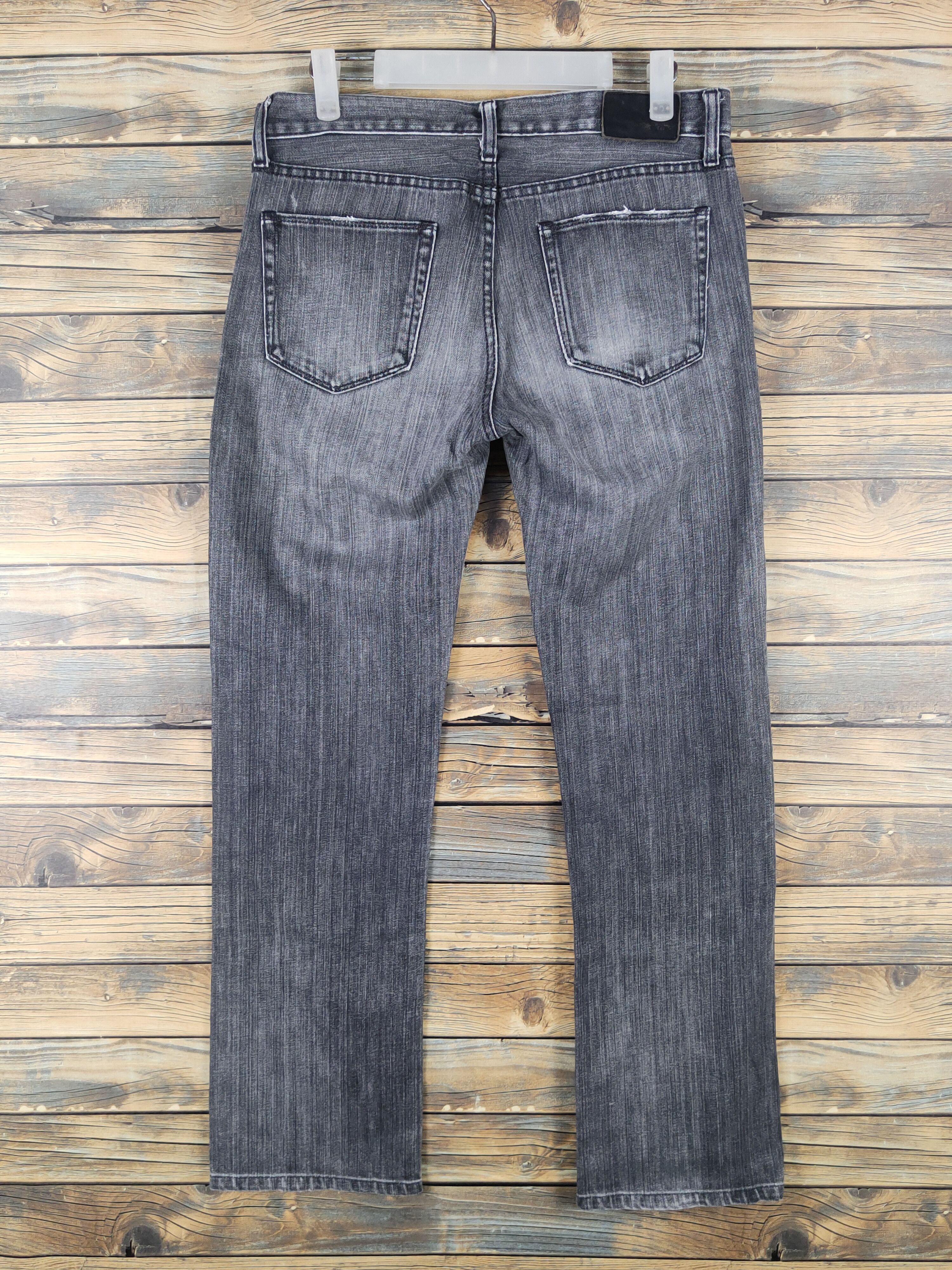 Japanese Brand Uniqlo Black Distressed Ripped Jeans #W1570 Size US 31 - 7 Thumbnail