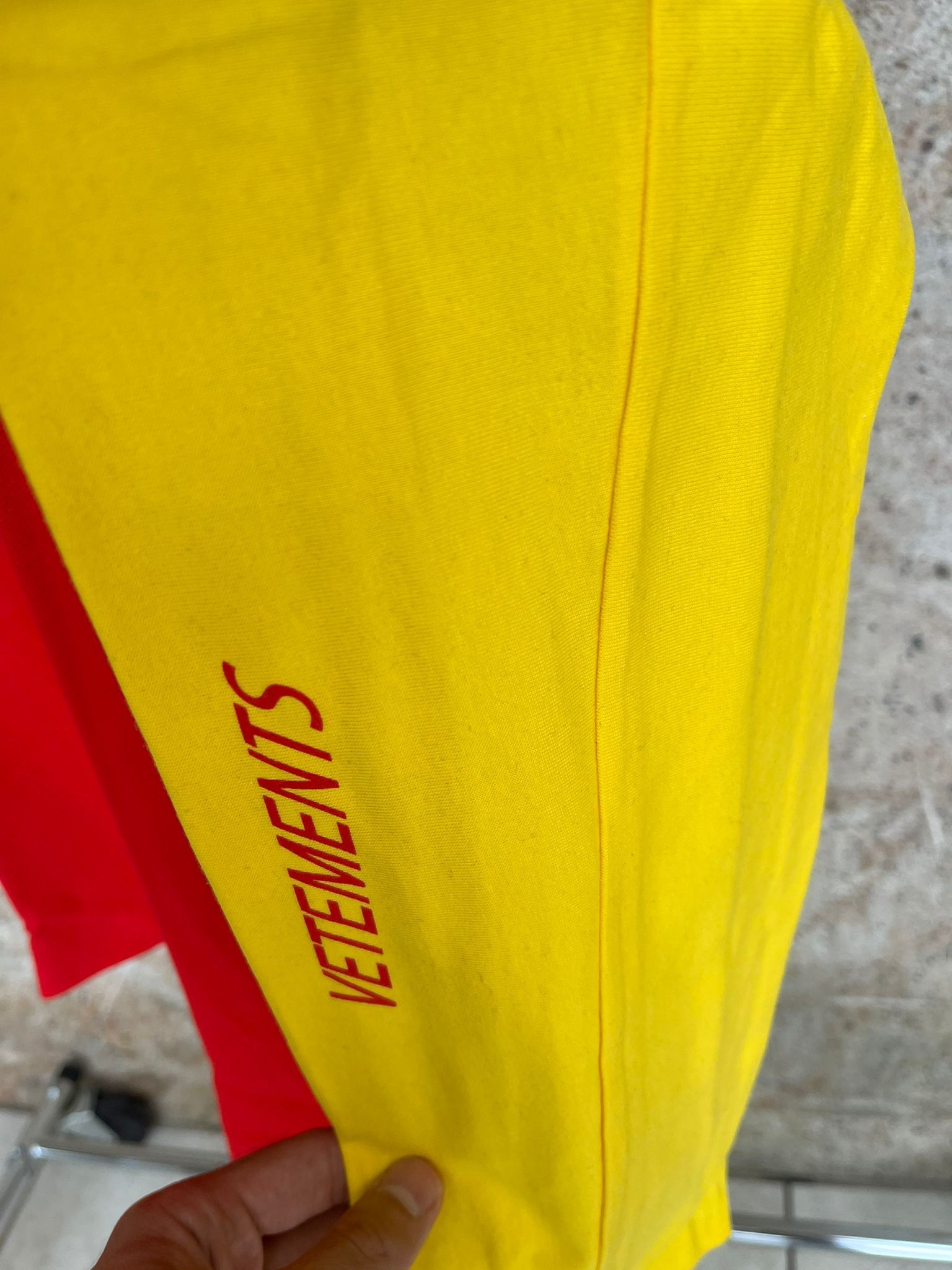 Vetements SS18 Q:2 / DHL Logo Polo in Multicolor Size US M / EU 48-50 / 2 - 7 Thumbnail