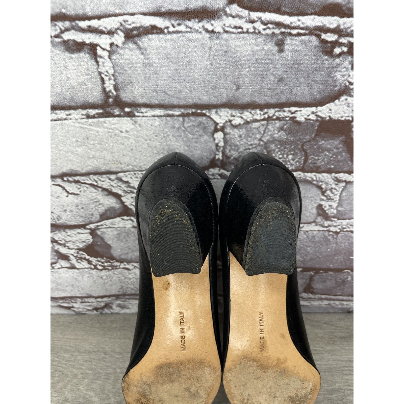 Salvatore Ferragamo Salvatore Ferragamo Black Leather Gold Bow Designer VTG Heel Size US 6 / IT 36 - 9 Thumbnail