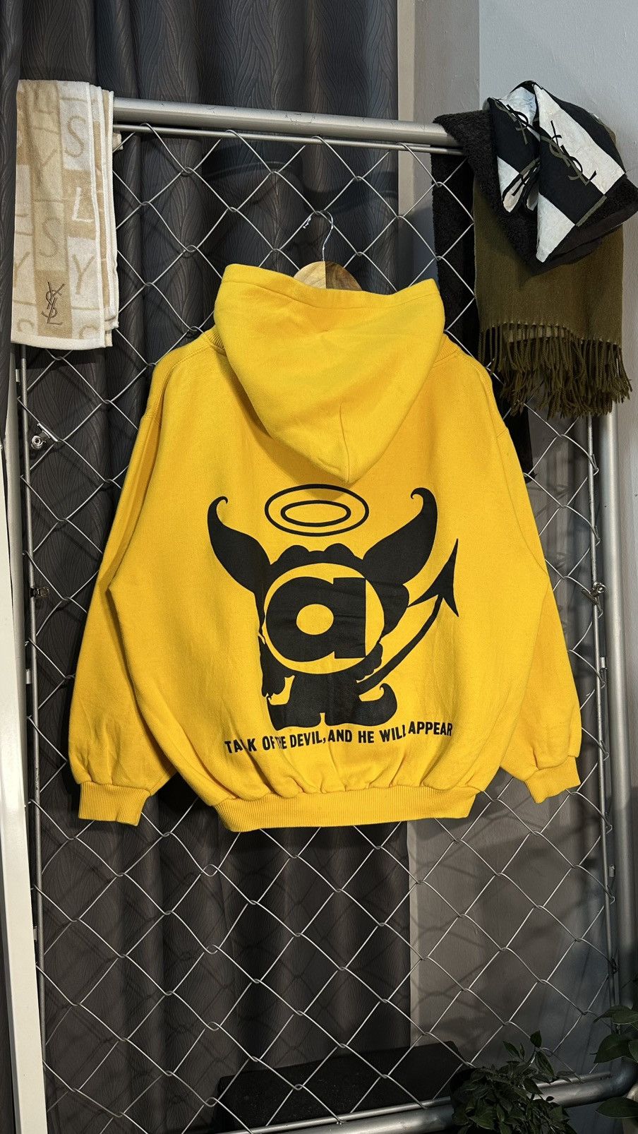 Vintage ANGEL DEVIL PARODY OAKLEY HOODIE YELLOW Size US M / EU 48-50 / 2 - 3 Thumbnail