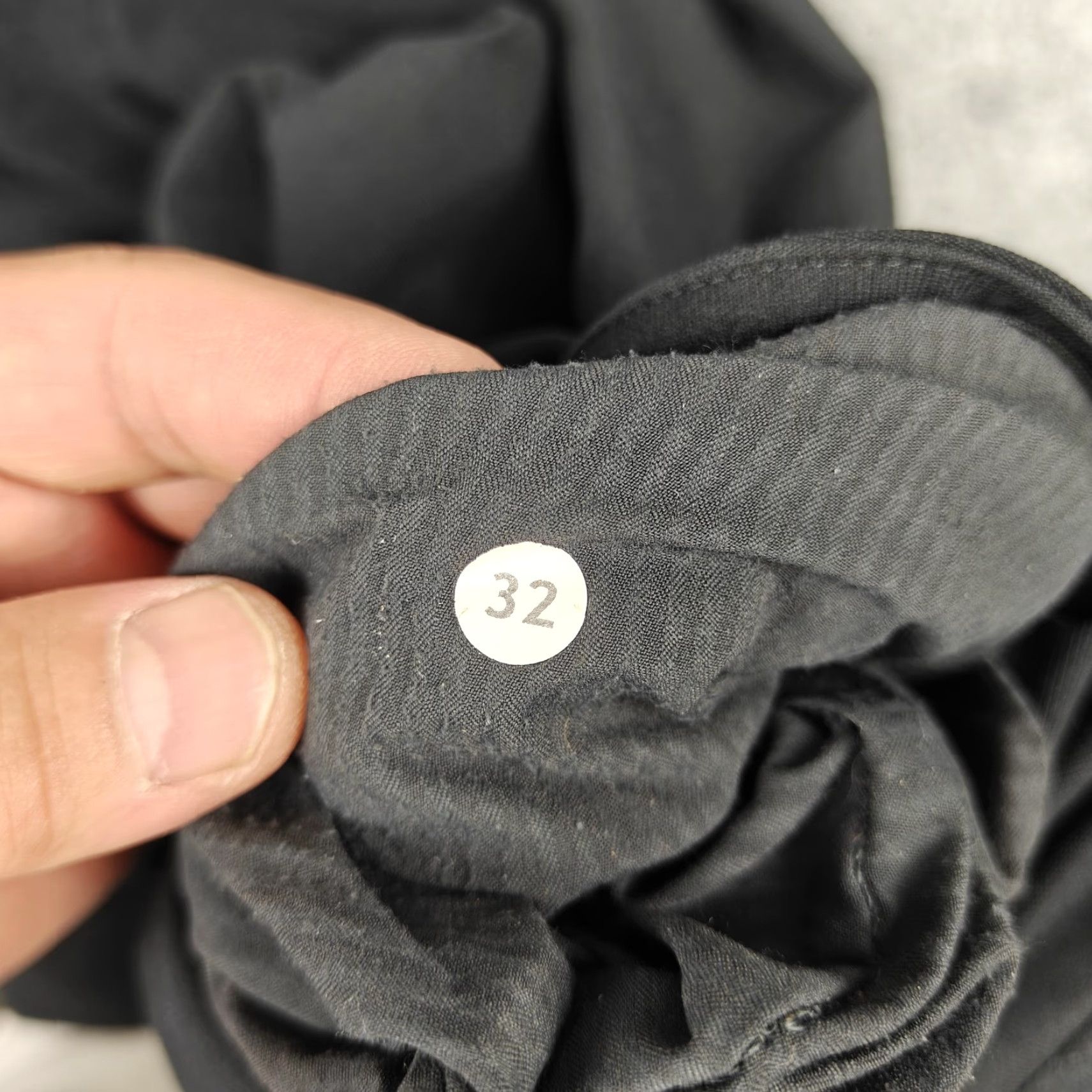 Lululemon Lululemon Pants Mens 32 Black Stretch Khaki Zip Pocket Hiking Travel Athletic Pants Size US 32 / EU 48 - 3 Thumbnail