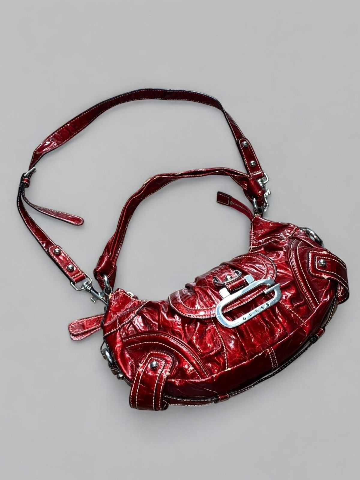 Guess 🔥 Y2K GUESS RED PATENT LOGO BAG PARIS HILTON VIBES Size ONE SIZE - 3 Thumbnail