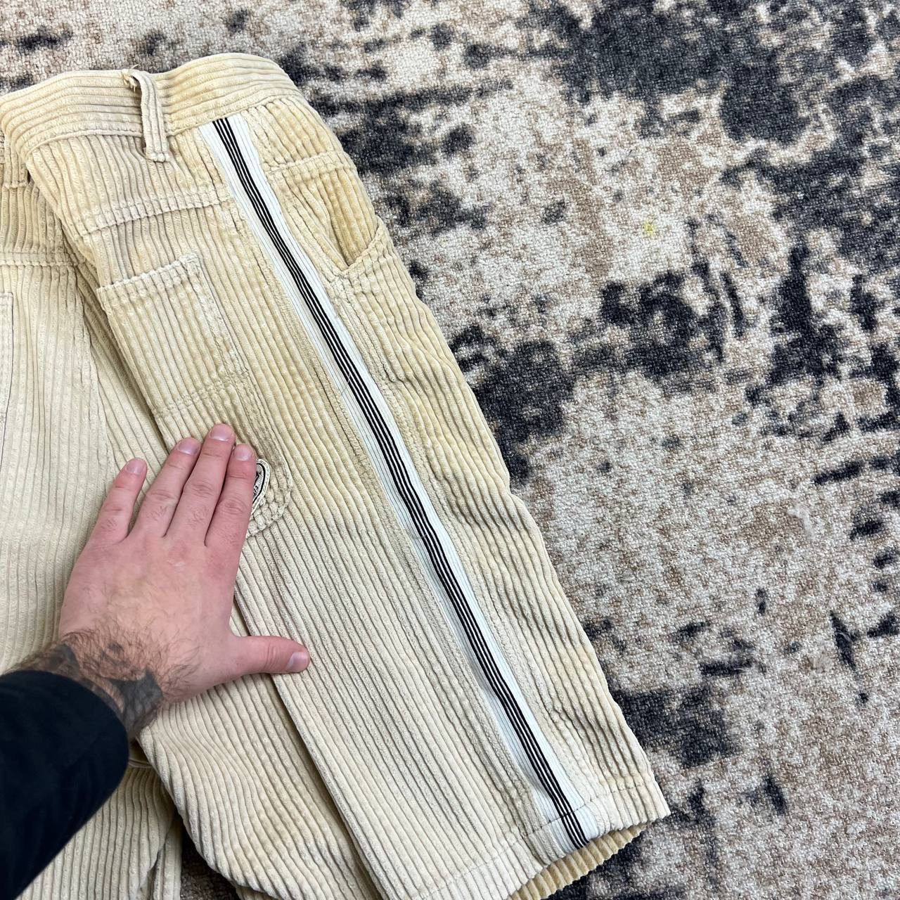 Billabong Billabong Vintage Y2K Mini Logo Corduroy Bermuda Shorts Size US 36 / EU 52 - 6 Thumbnail