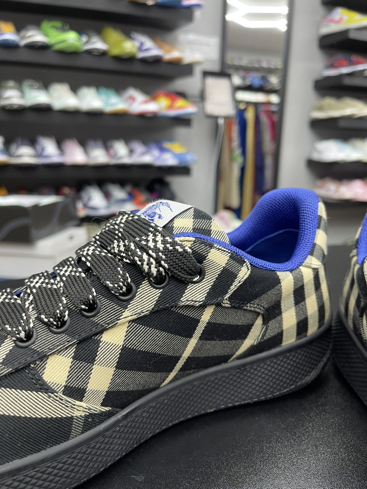 Burberry Size 9US/42EU - Burberry Check Terrace Sneakers Size US 9 / EU 42 - 5 Thumbnail