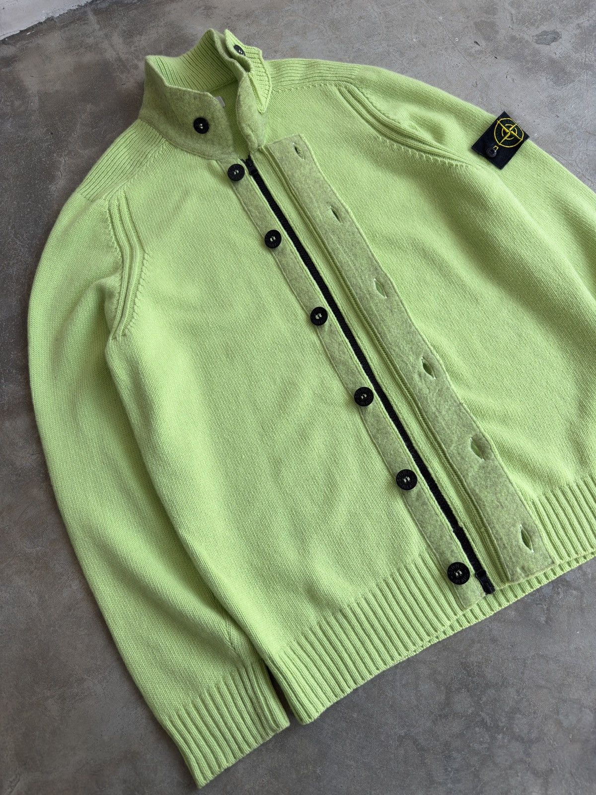 Stone Island Stone Island Wappen Zip up Long sleeved knit In Neon Green Size US XL / EU 56 / 4 - 7 Thumbnail